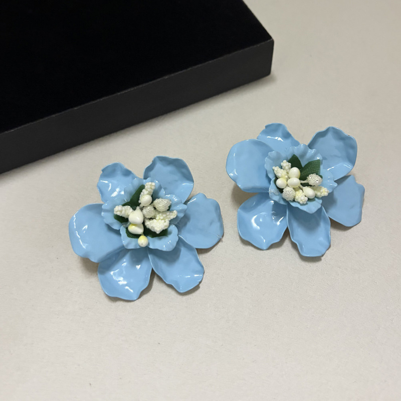 TRENDING DAISY DROP EARRINGS – VIRAL AESTHETIC - OWNCI TRENDING DAISY DROP EARRINGS – VIRAL AESTHETIC - OWNCI