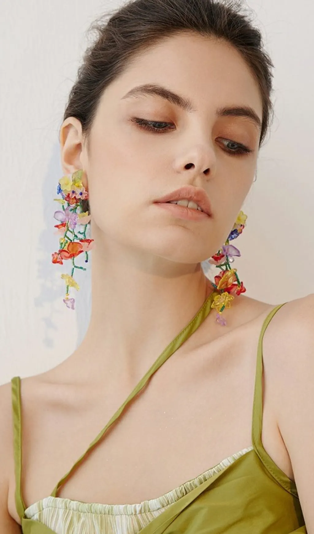 VIBRANT FLORAL ACRYLIC STATEMENT EARRINGS - OWNCI VIBRANT FLORAL ACRYLIC STATEMENT EARRINGS - OWNCI