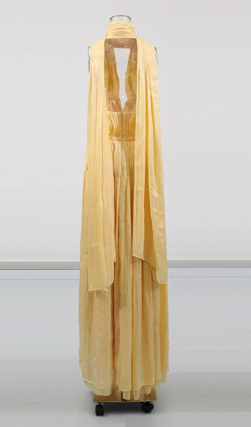 c85a50d36102499bdbf3868a7377e9c6.jpg Fashionslee Women Gwladus Halter High Split Maxi Dress