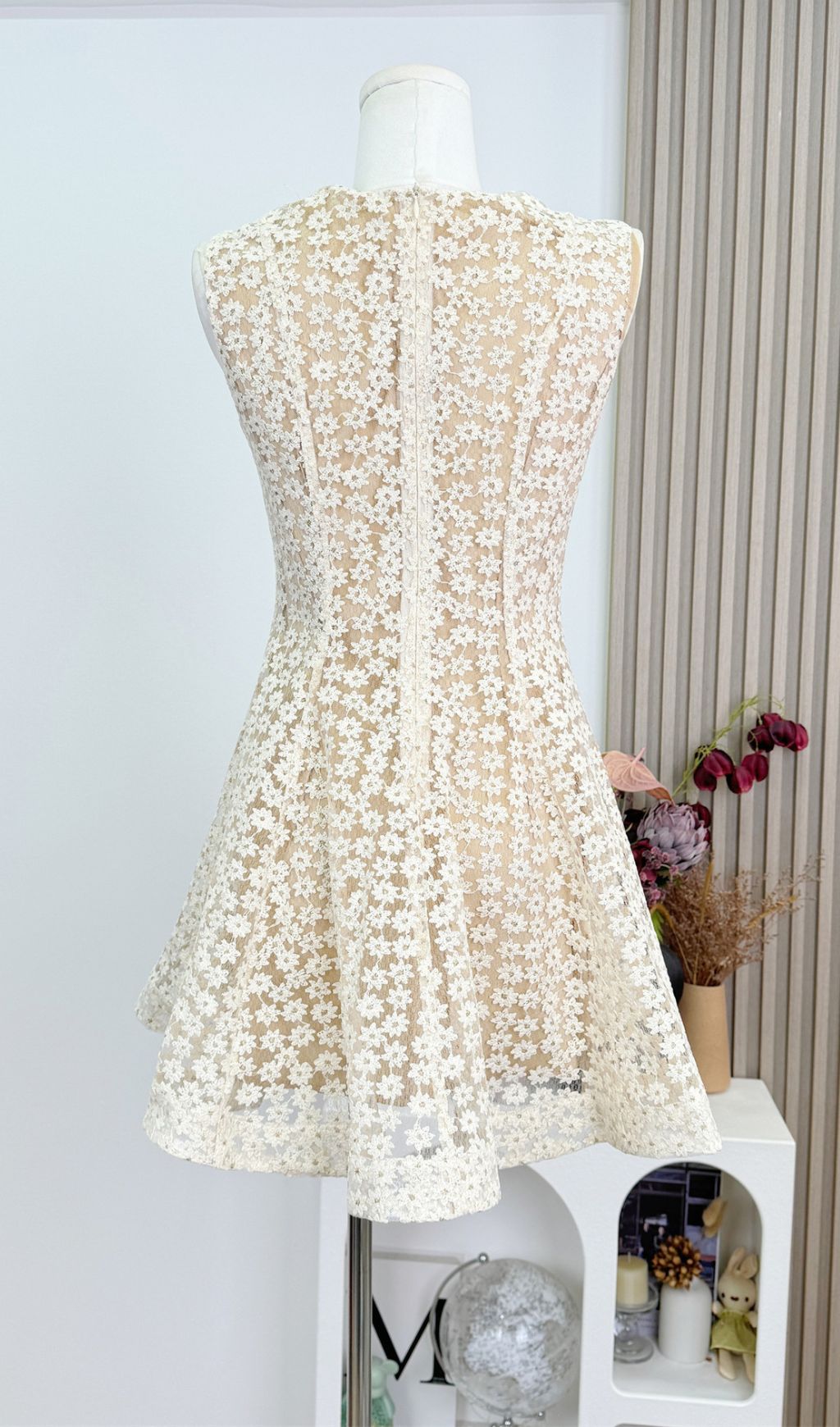c91aad8a353e99a3d1eb6d70eea10faf.jpg Fashionslee Women Ferdi Sleeveless Flower Mini Dress