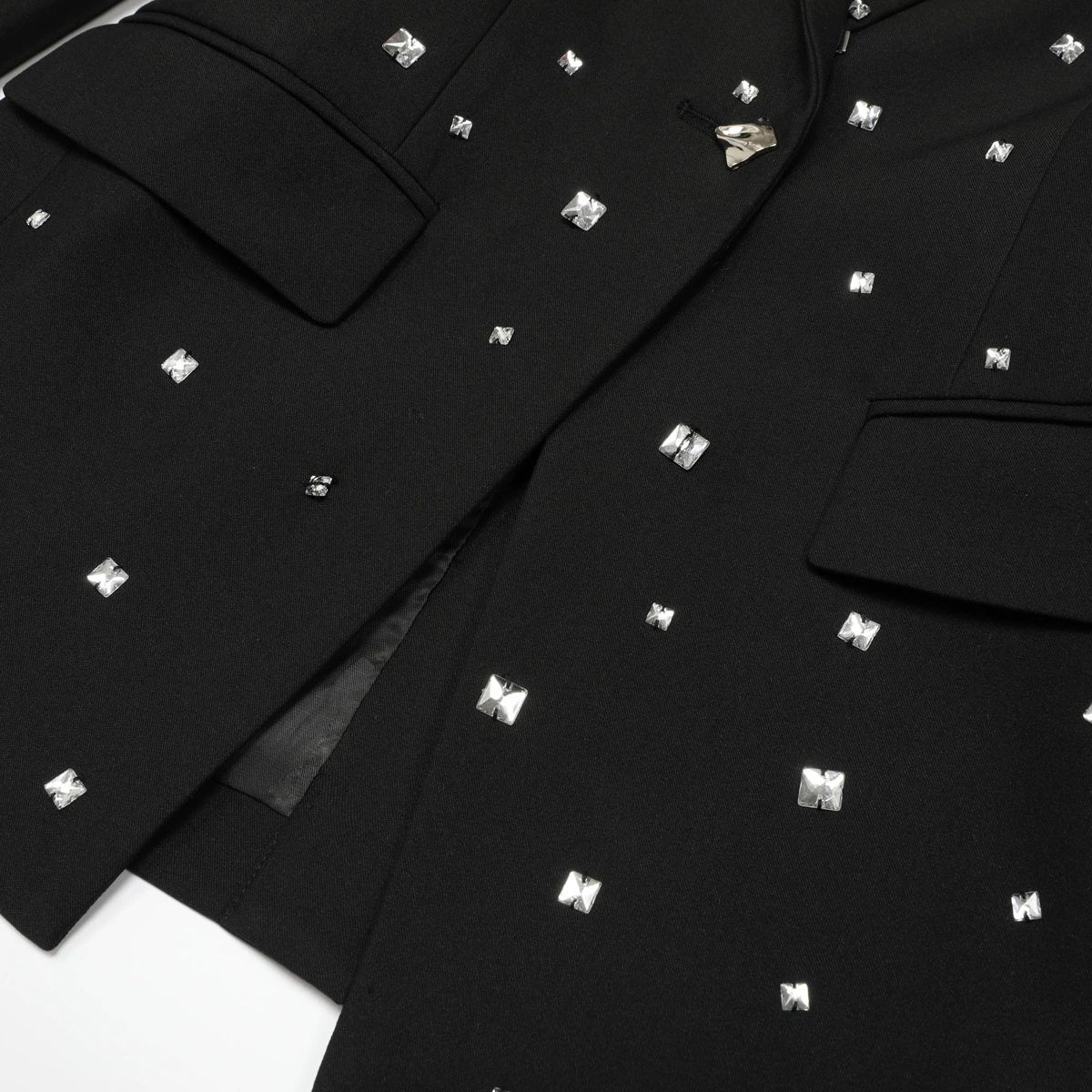 c99cab4106b60f2f3d791024983b5c2c.webp Fashionslee Women Kingsley Black Diamante Blazer