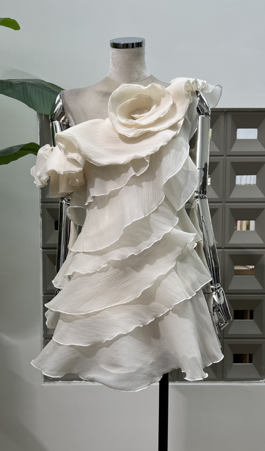 c9df6a40501ae81765ef54e8f2232289.jpg Fashionslee Women Erin Flower Ruffle Mini Dress