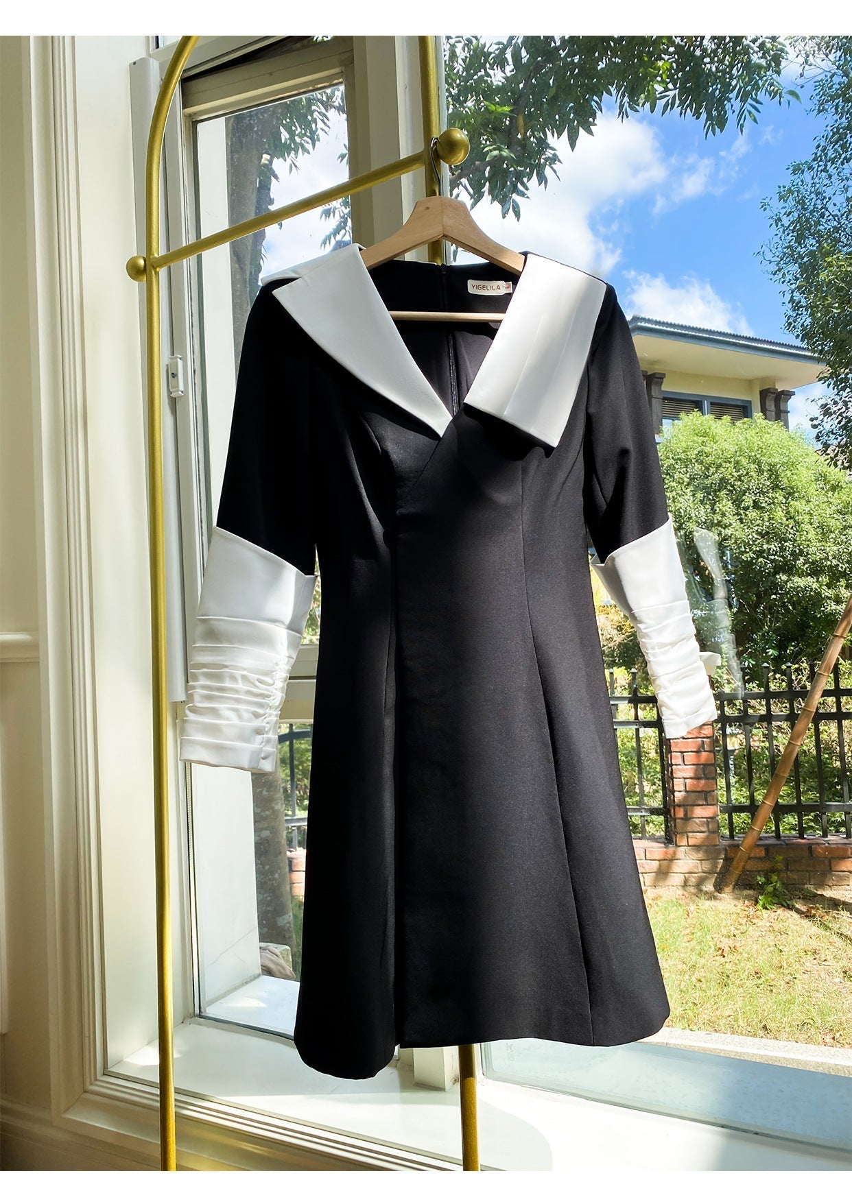 cbd15b2245f8b250714b0a32c6d9493d.jpeg Fashionslee Women Astro Black V-Neck Mid-Sleeve Mini Dress