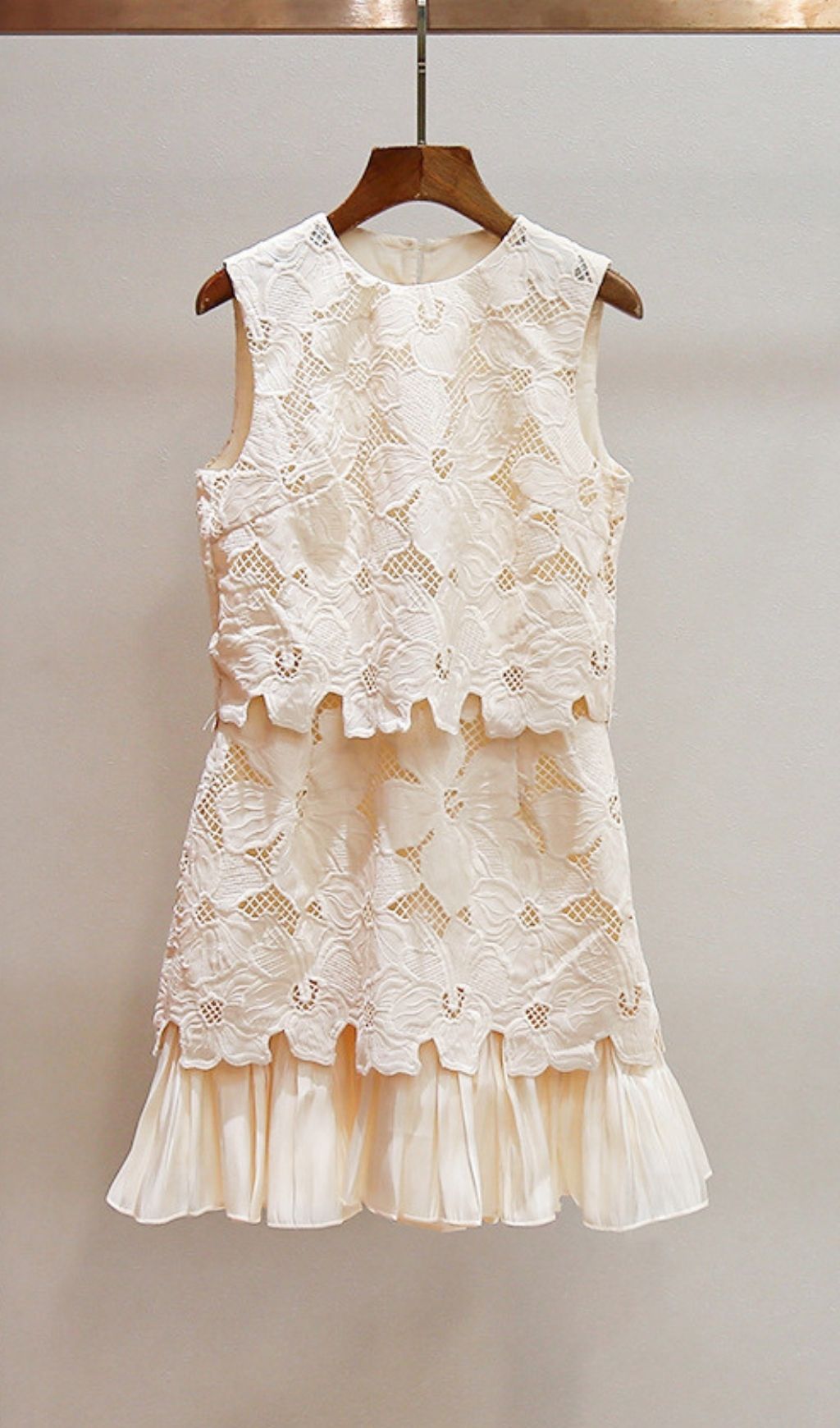 ce78f8f07c4a85f839bd9edb842f1463.jpg Fashionslee Women Johanna Short Guipure Dress
