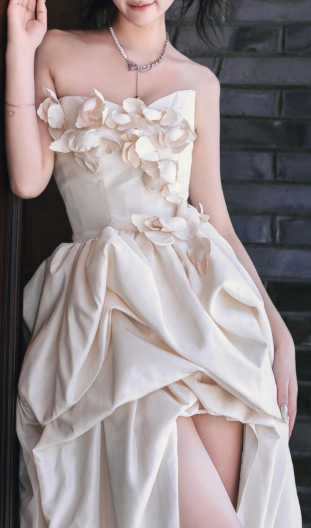 cf66f3313cd3cf19cd4fc96c511ac04f.jpg Fashionslee Women Dalal White Strapless Petal Wedding Dress