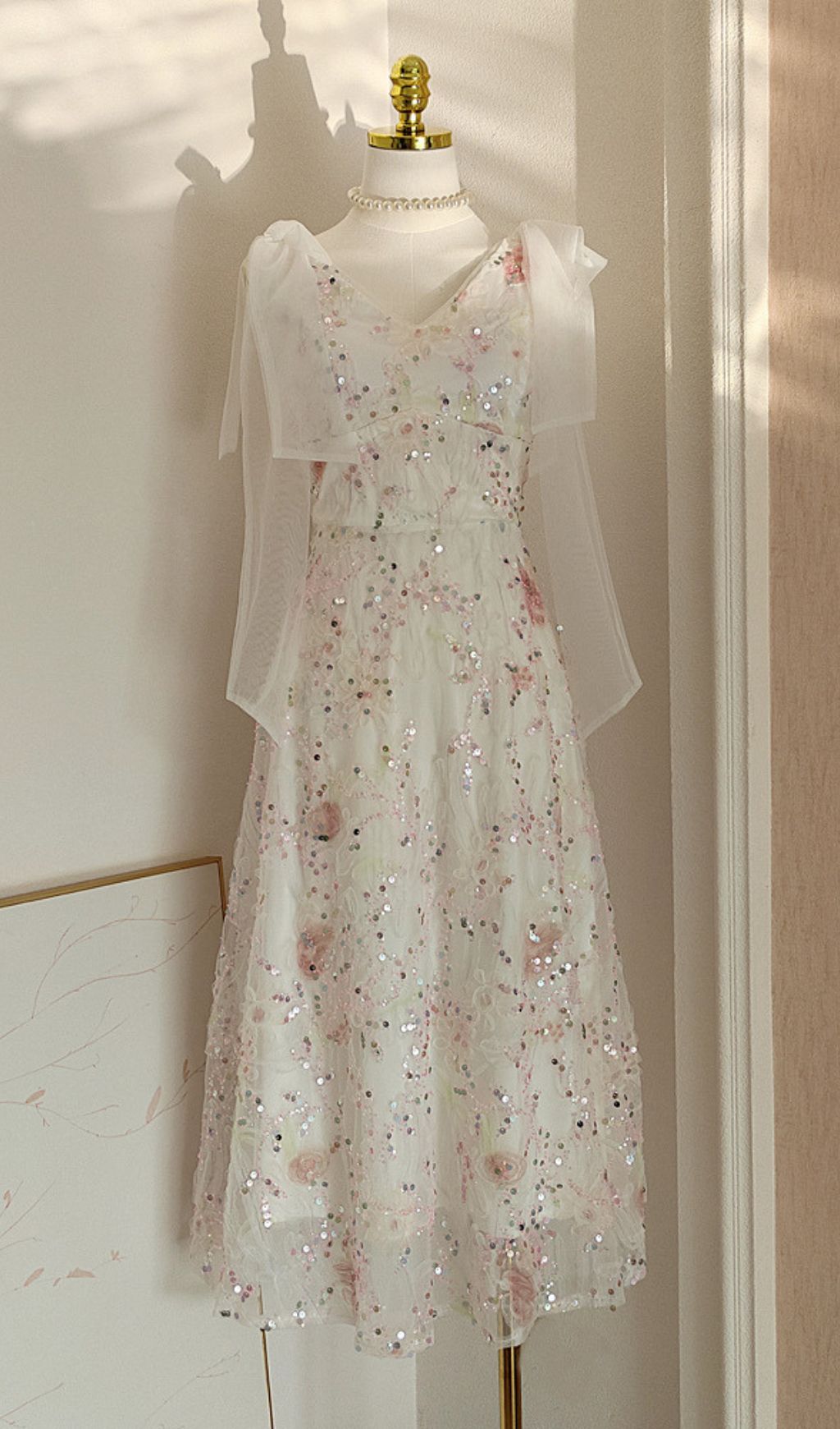 d64aab53be55235fb406c16c93ff281d.jpg Fashionslee Women Felda V-Neck Flower Sequin Midi Dress