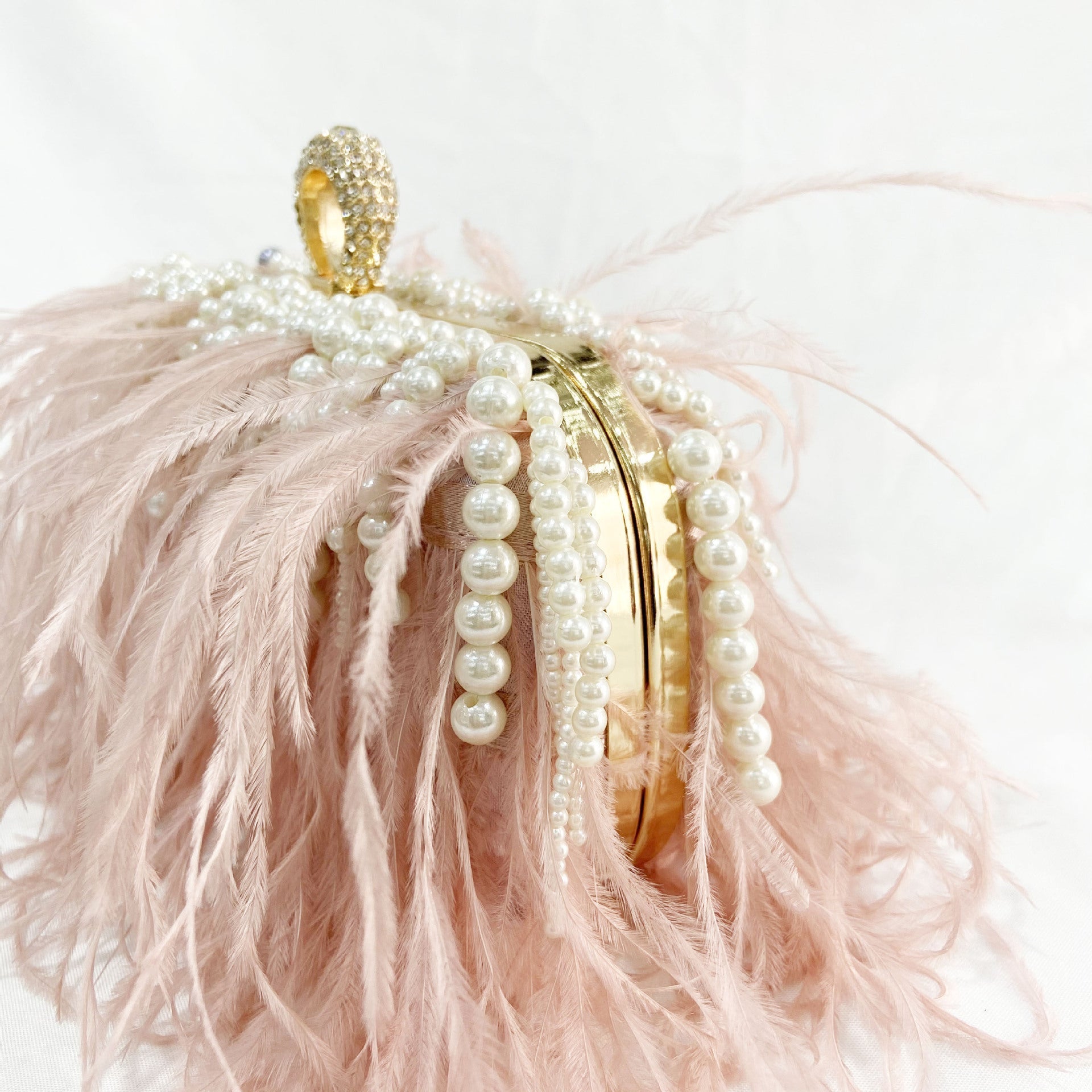 d81d6f1f632f67fd6ea87289921058b1.jpeg Fashionslee Women Ana Feather Pearl Chain Clutch