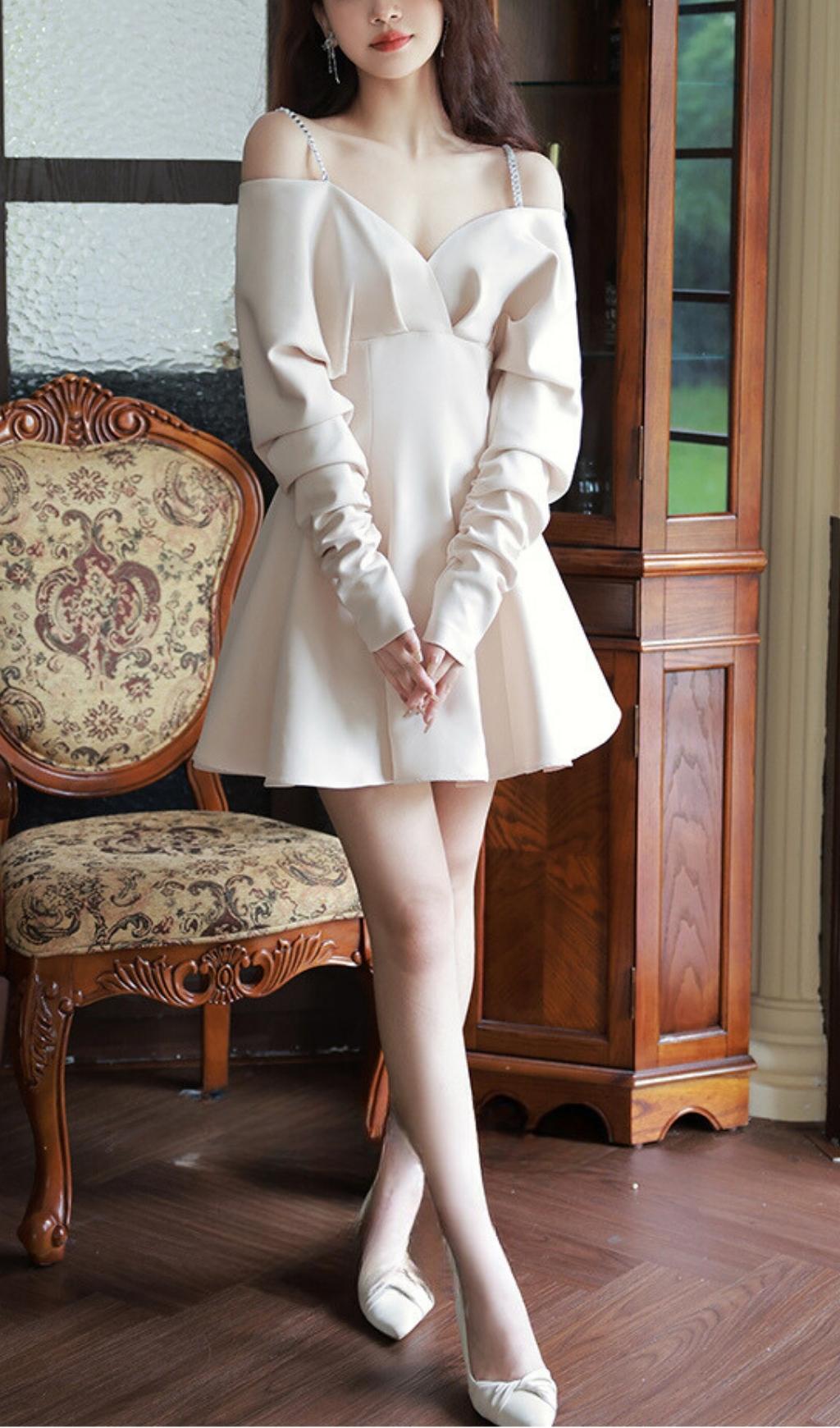 d91dd57566f196c424686f933f12c567.jpeg Fashionslee Women V-Neck Long-Sleeved A-Line Suspender Dress