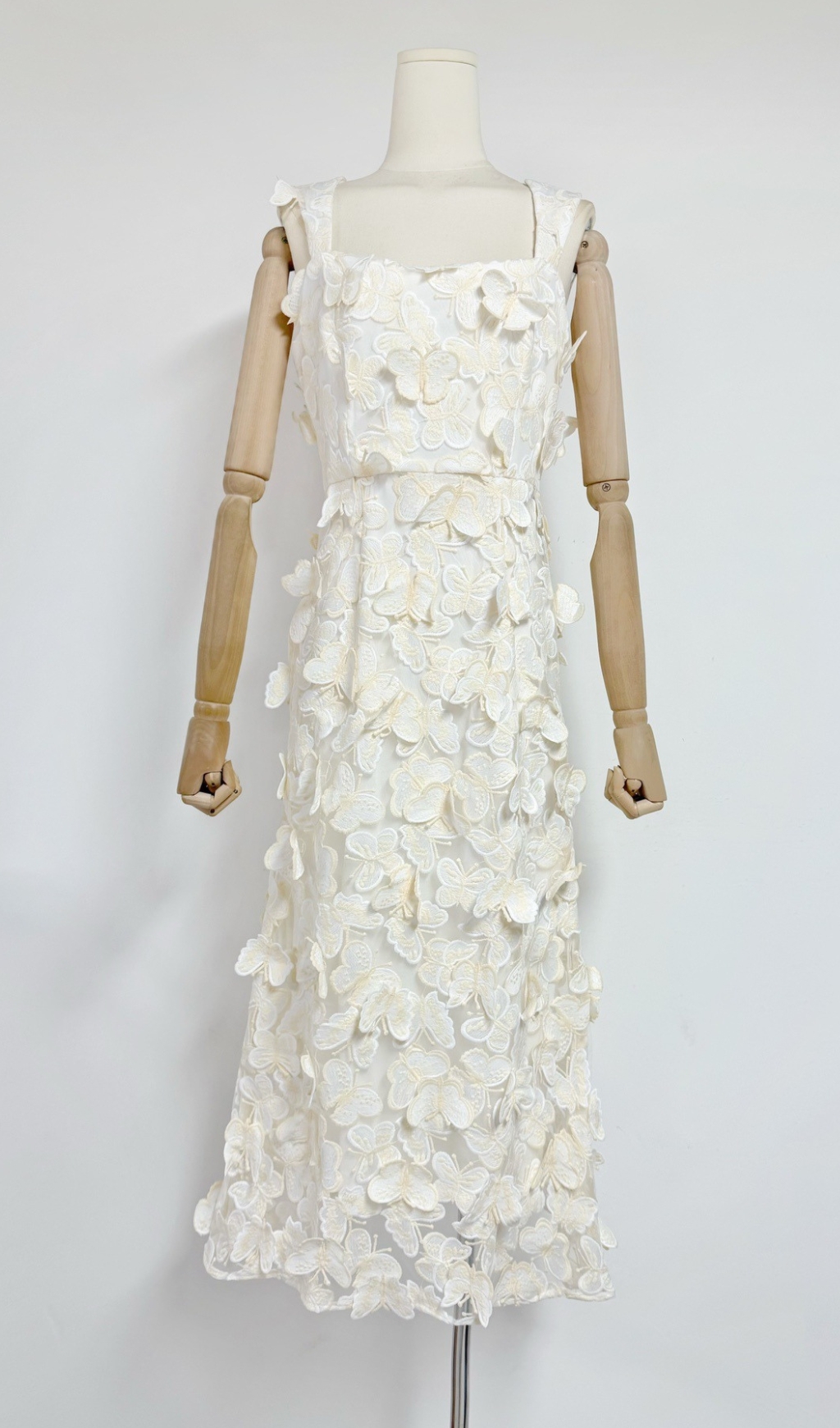 d95e0297063a4adc9f031be52f1dcc88.jpg Fashionslee Women Eddy White Butterfly Embroidery Maxi Dress