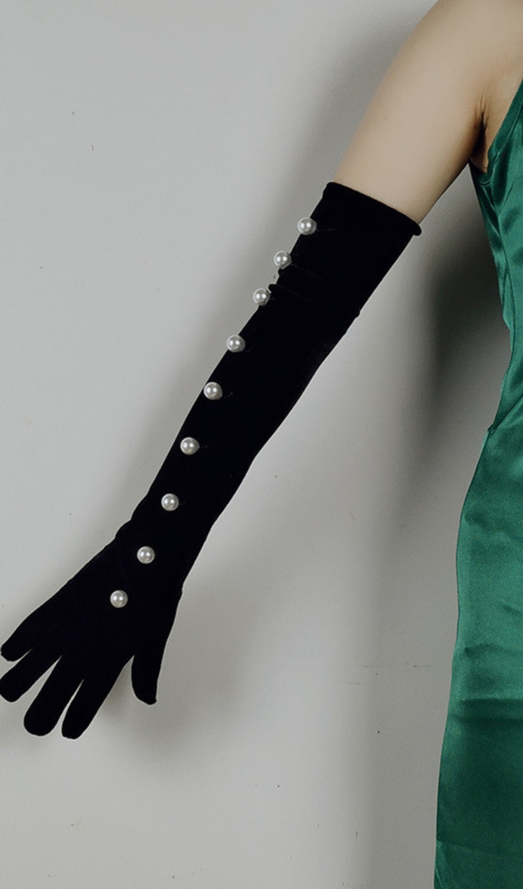 Fashionslee Women Black Pearl Embellished Gloves
