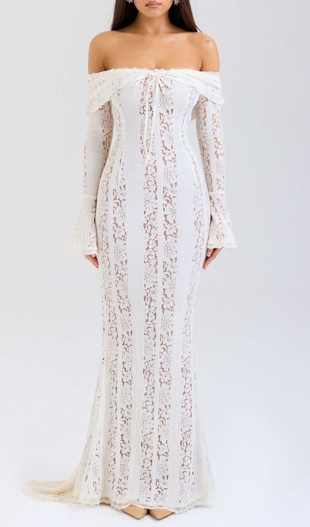 daf7d7aa2fb75b3ccc58b805b7d46e86.jpg Fashionslee Women Clarissa White Flared Sleeve Lace Maxi Dress