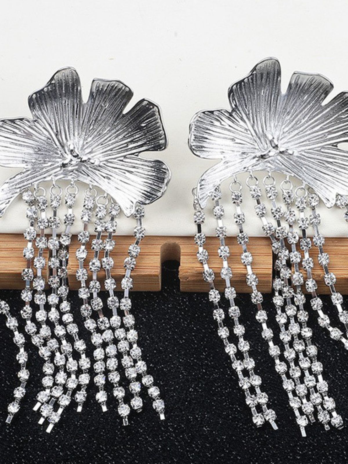 db1ce6c5c87410c6e515471e49eac2b1.jpeg Fashionslee Women Flower Crystal Fringe Earrings