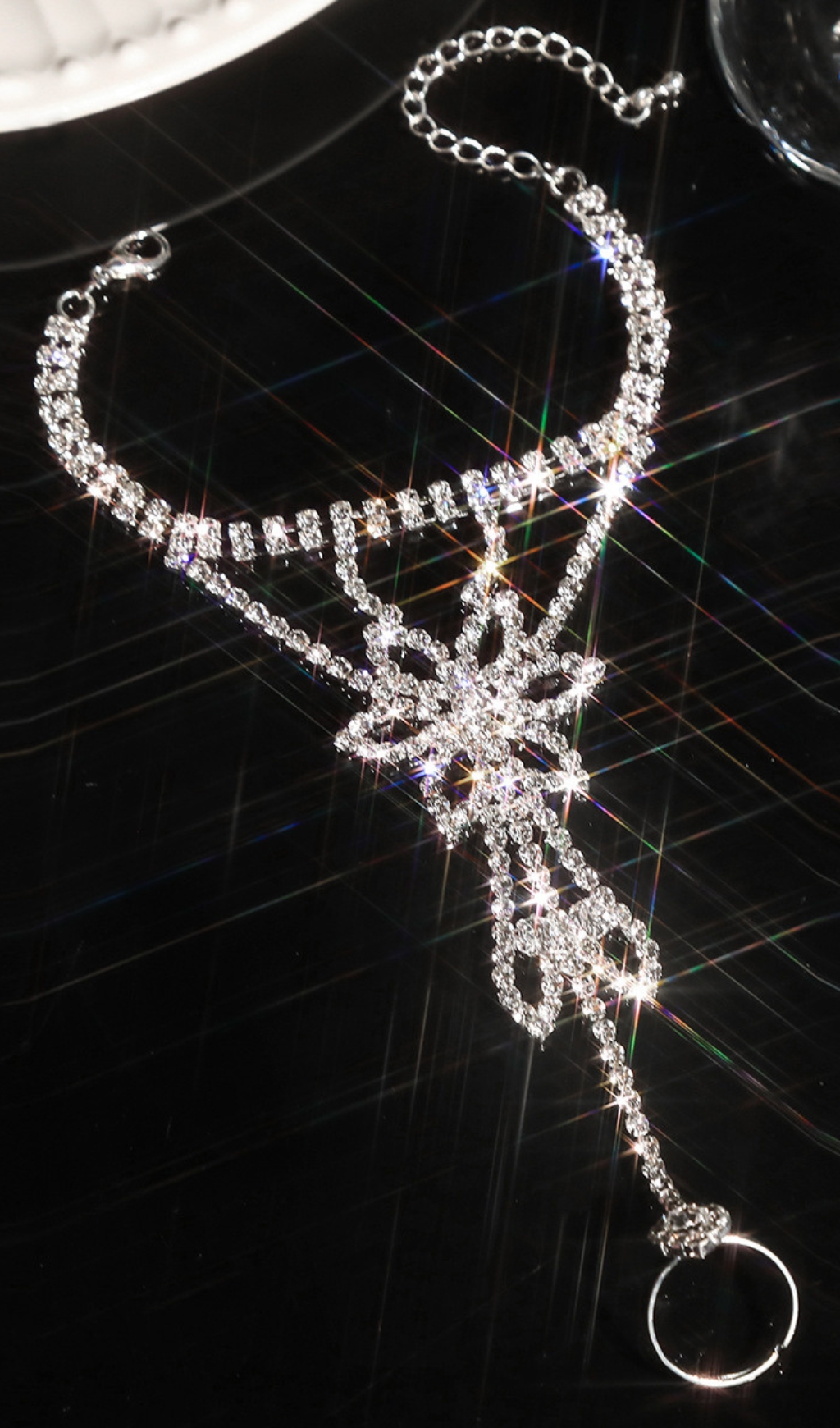 Fashionslee Women Duchess Rhinestone Interfinger Bracelet