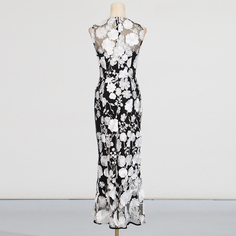 Fashionslee Women Cessair Sleeveless Flower Embroidery Midi Dress