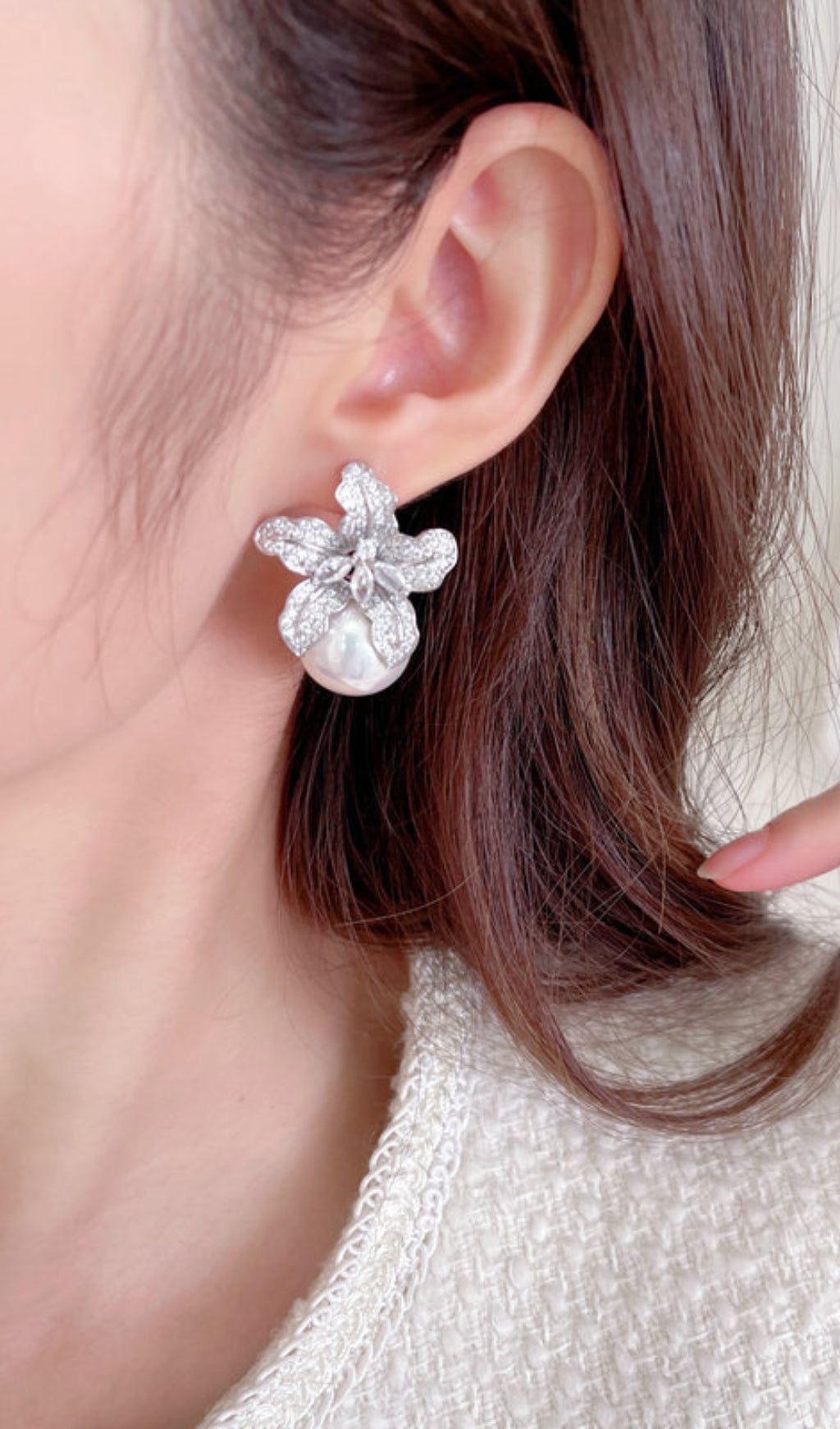 Fashionslee Women Lily Silver Pearl Earrings