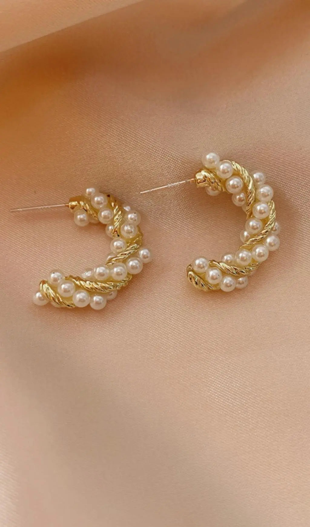 e4097eacace2f7d12ac989ea0a9925af.jpeg Fashionslee Women Light Luxury C-Shaped Pearl Earrings
