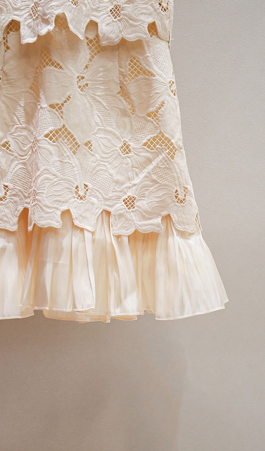 e43dc3c300b9a188ec456bca3714e77d.jpg Fashionslee Women Johanna Short Guipure Dress