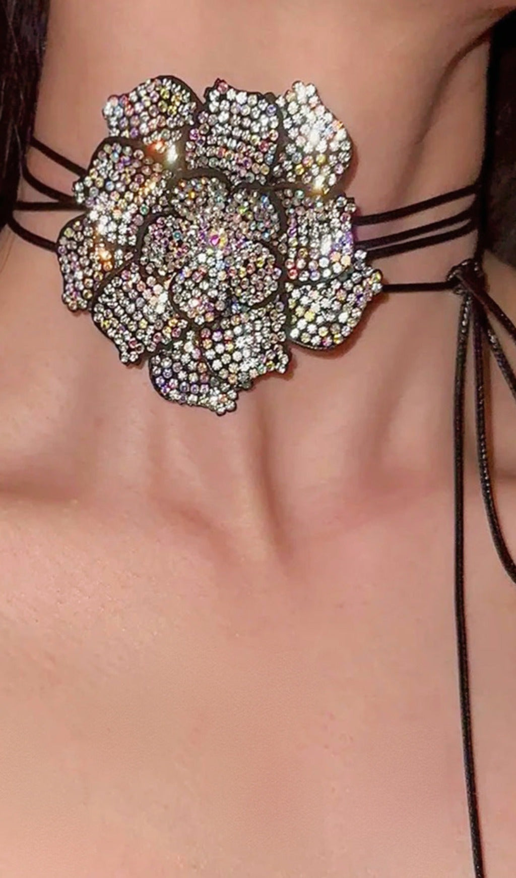 Fashionslee Women Black Crystal Flower Choker