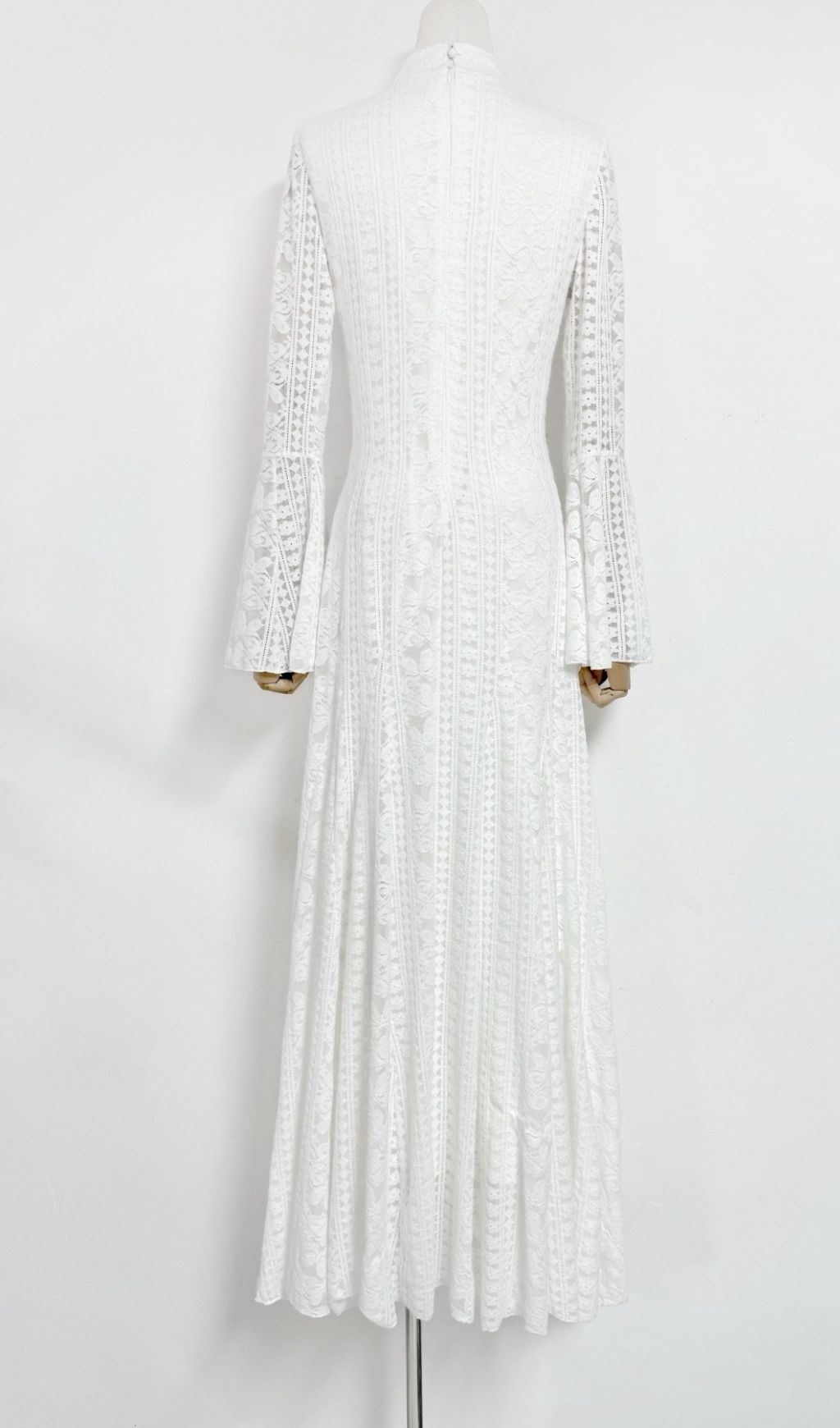 e557ebbd74def0c7dcf20b1dfb039cca.jpg Fashionslee Women Kieu White Flared Sleeve Maxi Dress