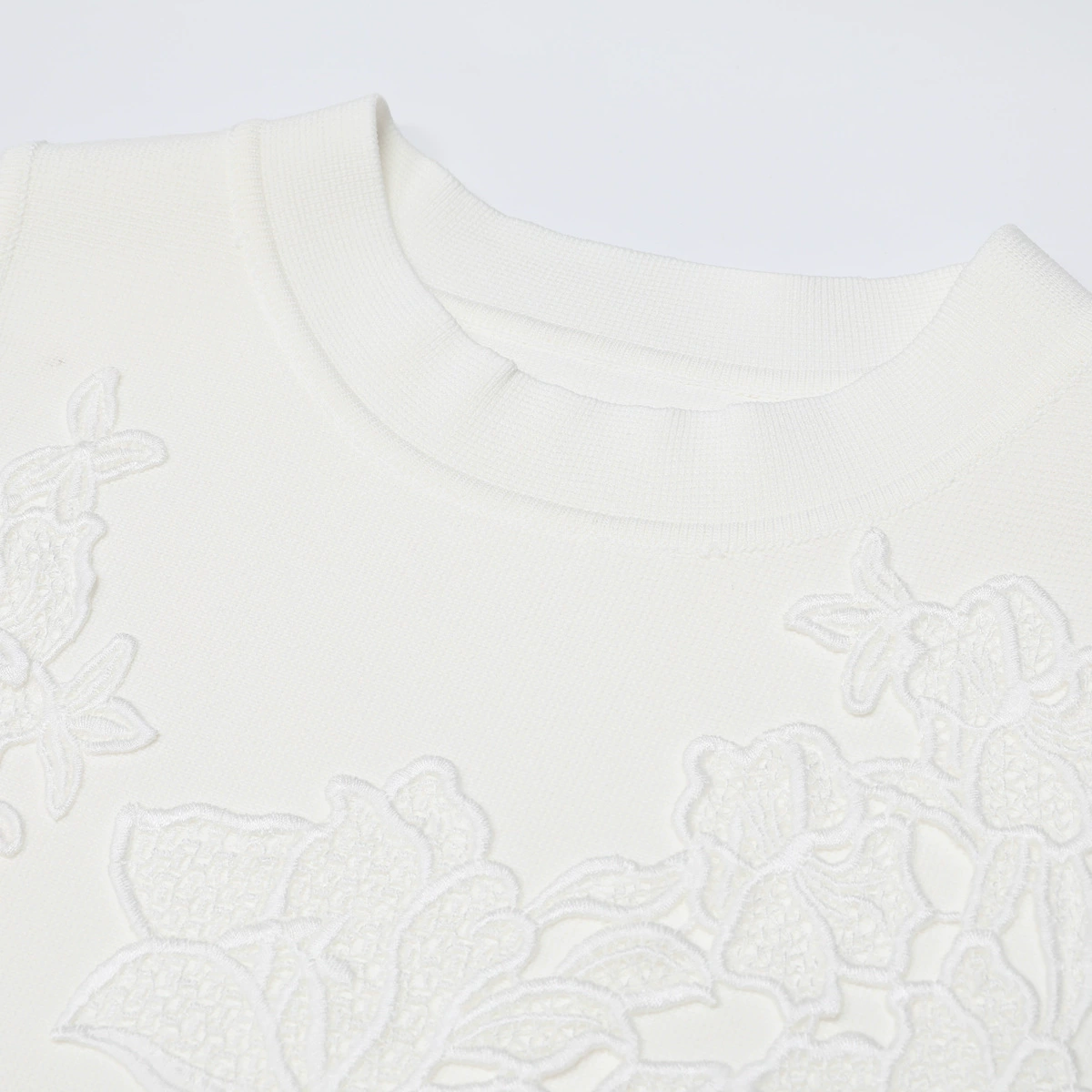 e6a474845501a684f5e81ce95c7e99d4.webp Fashionslee Women Kimoni White Sleeveless Flower Knit Mini Dress