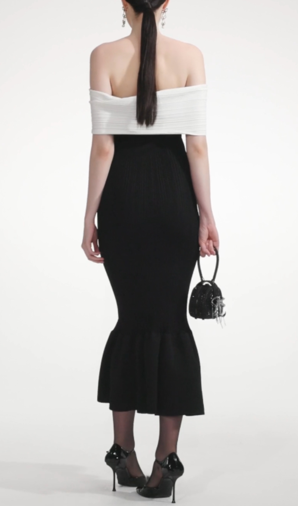 Fashionslee Women Brial Black Ribbed Fluted Midi Dress