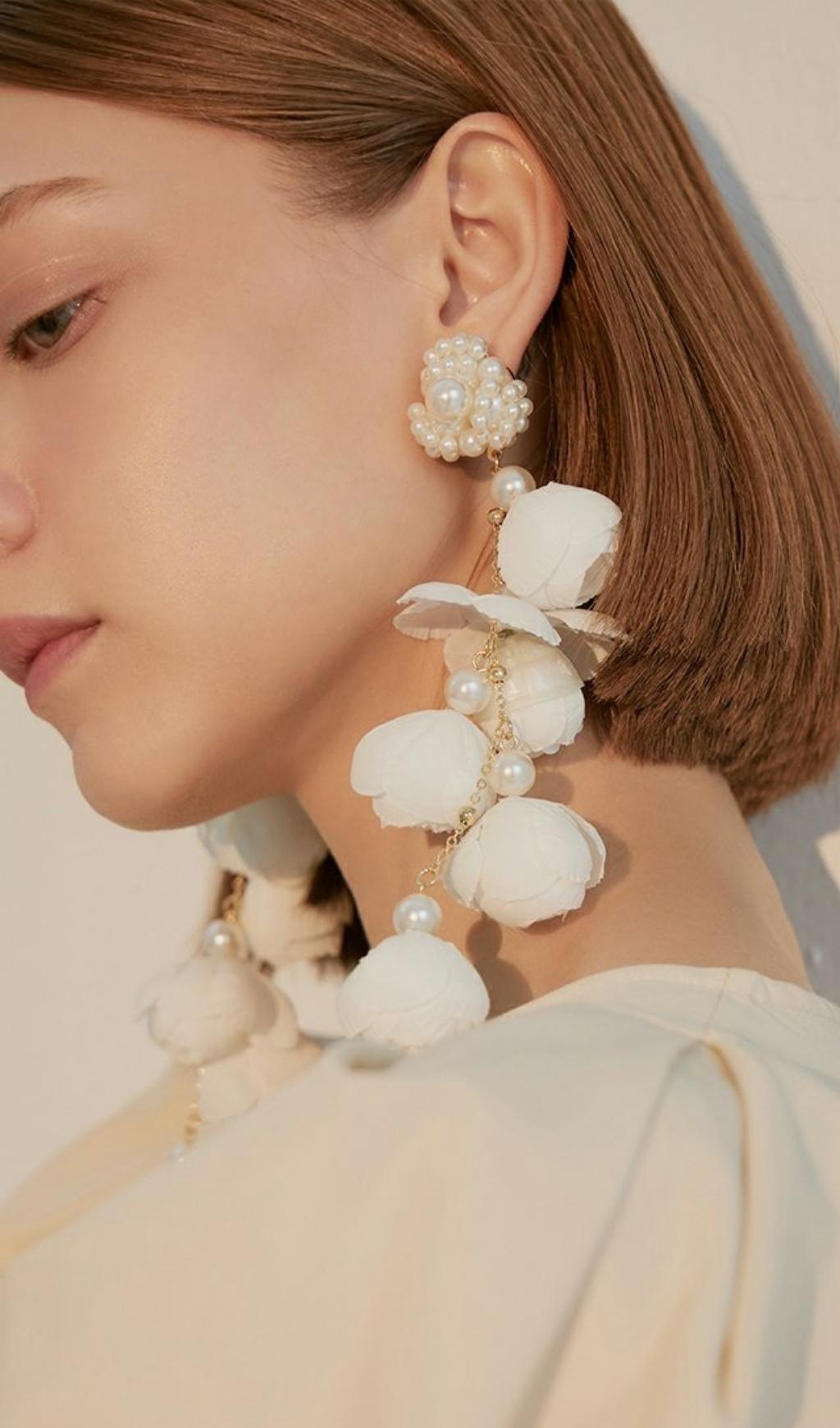 Fashionslee Women Alejandra White Pearl Flower Earrings
