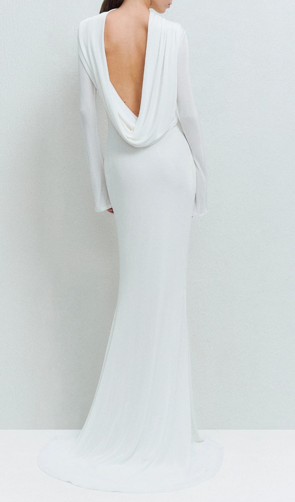Fashionslee Women Joachim White Backless Long Sleeve Maxi Dress