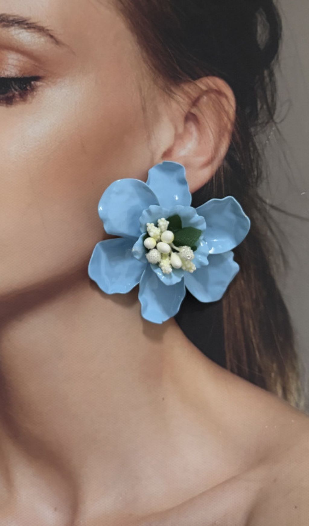 TRENDING DAISY DROP EARRINGS – VIRAL AESTHETIC - OWNCI TRENDING DAISY DROP EARRINGS – VIRAL AESTHETIC - OWNCI