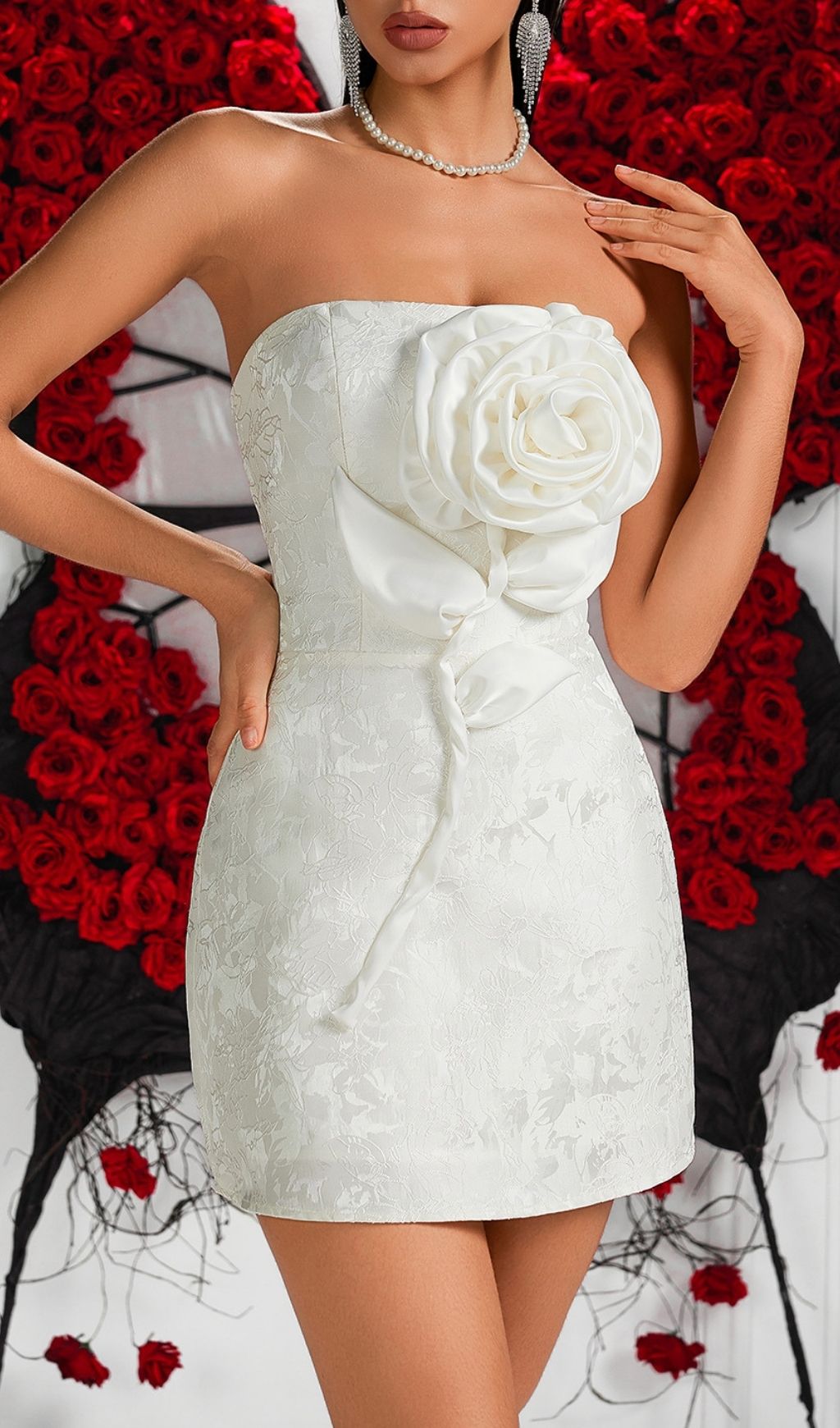 efea40a40f95b61f03452eb8eff14786.jpg Fashionslee Women Katha White Strapless Flower Mini Dress