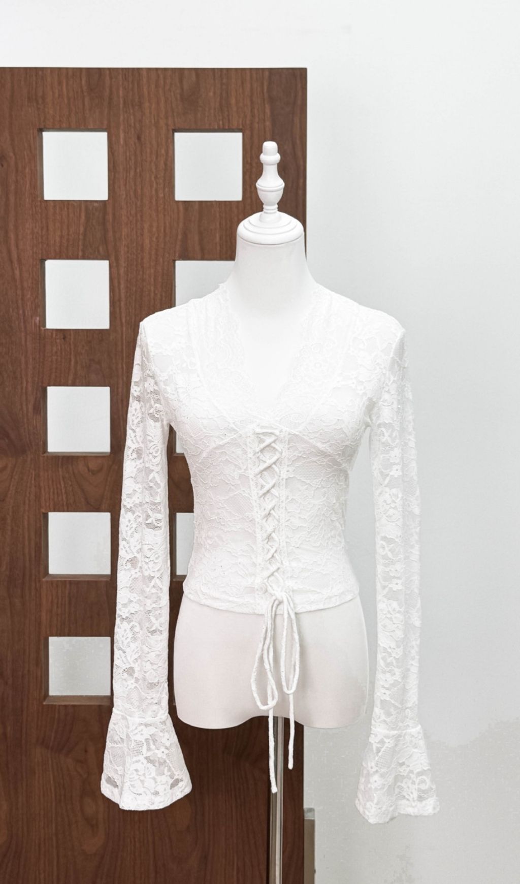 VINTAGE FLARE SLEEVE LACE TOP – TRENDING AESTHETIC - OWNCI VINTAGE FLARE SLEEVE LACE TOP – TRENDING AESTHETIC - OWNCI