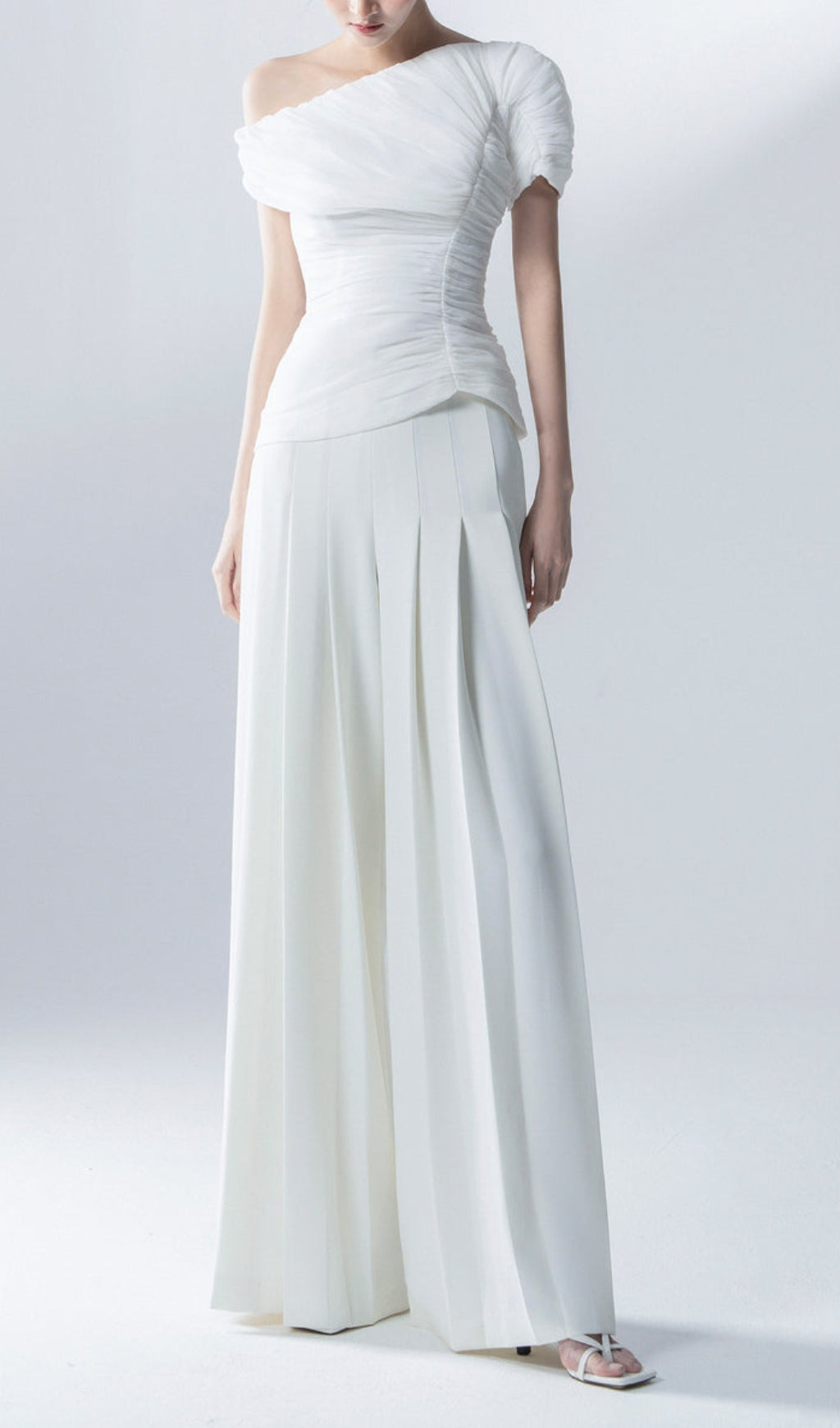 f0a0cb0961b9f5be7191af5d11300543.jpeg Fashionslee Women Aviva White Feather Pleated Two-Piece Suit