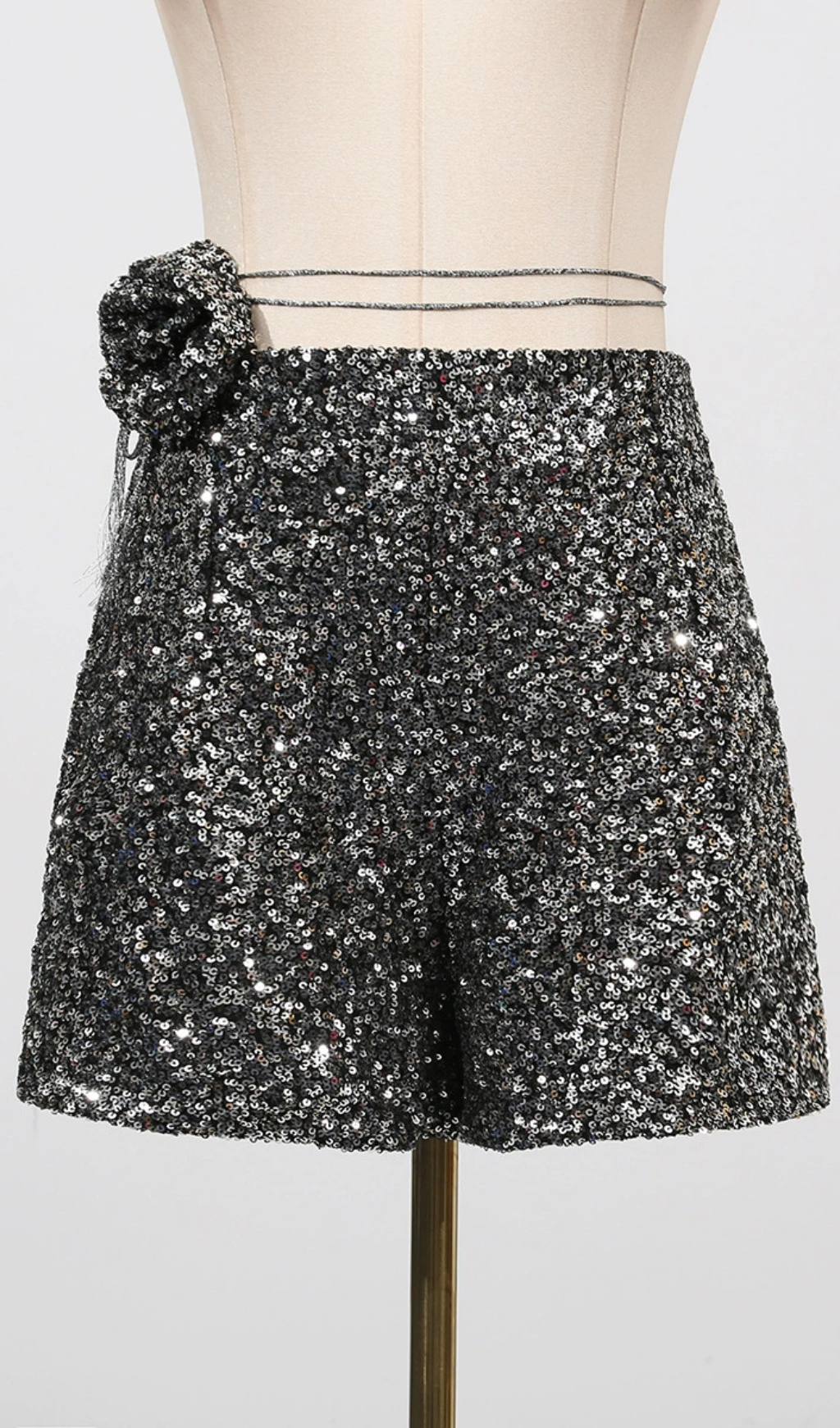 f0c53664482ba5057099b9abd08c0145.png Fashionslee Women Ginata Sequin Flower Shorts