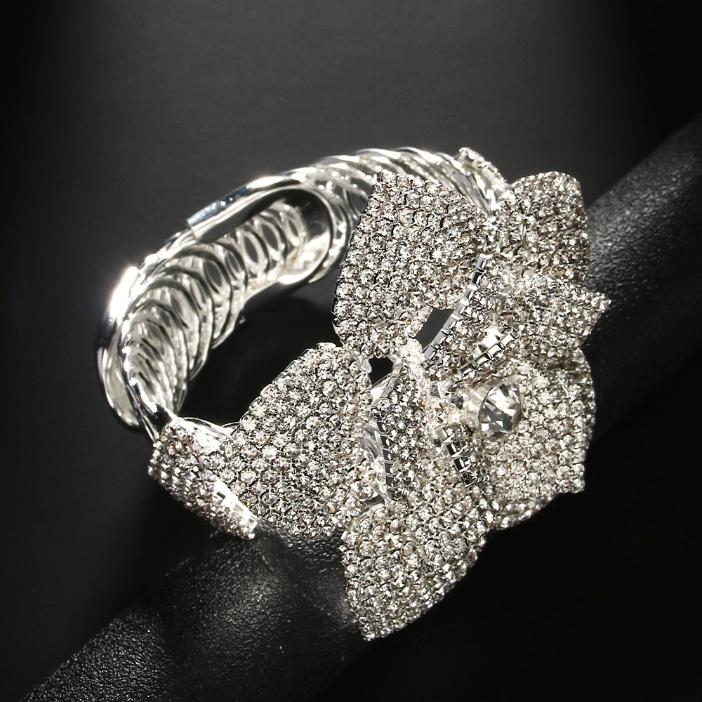f28ba07fe0031bfe8dad3330815ecdb7.webp Fashionslee Women Kaira Diamante Flower Bracelet
