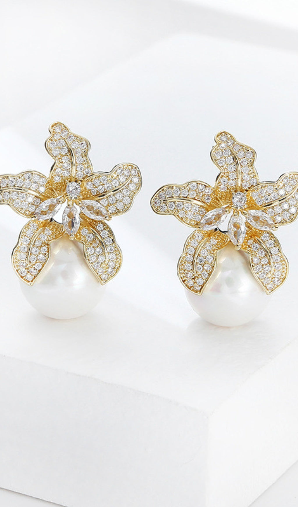 Fashionslee Women Lily Gold Pearl Earrings
