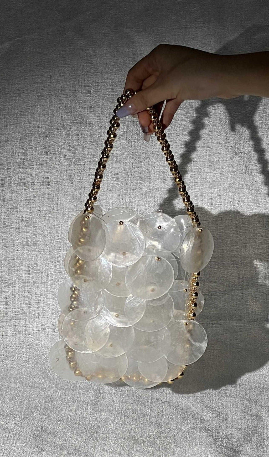 Fashionslee Women Circle Shell Metal Chain Clutch