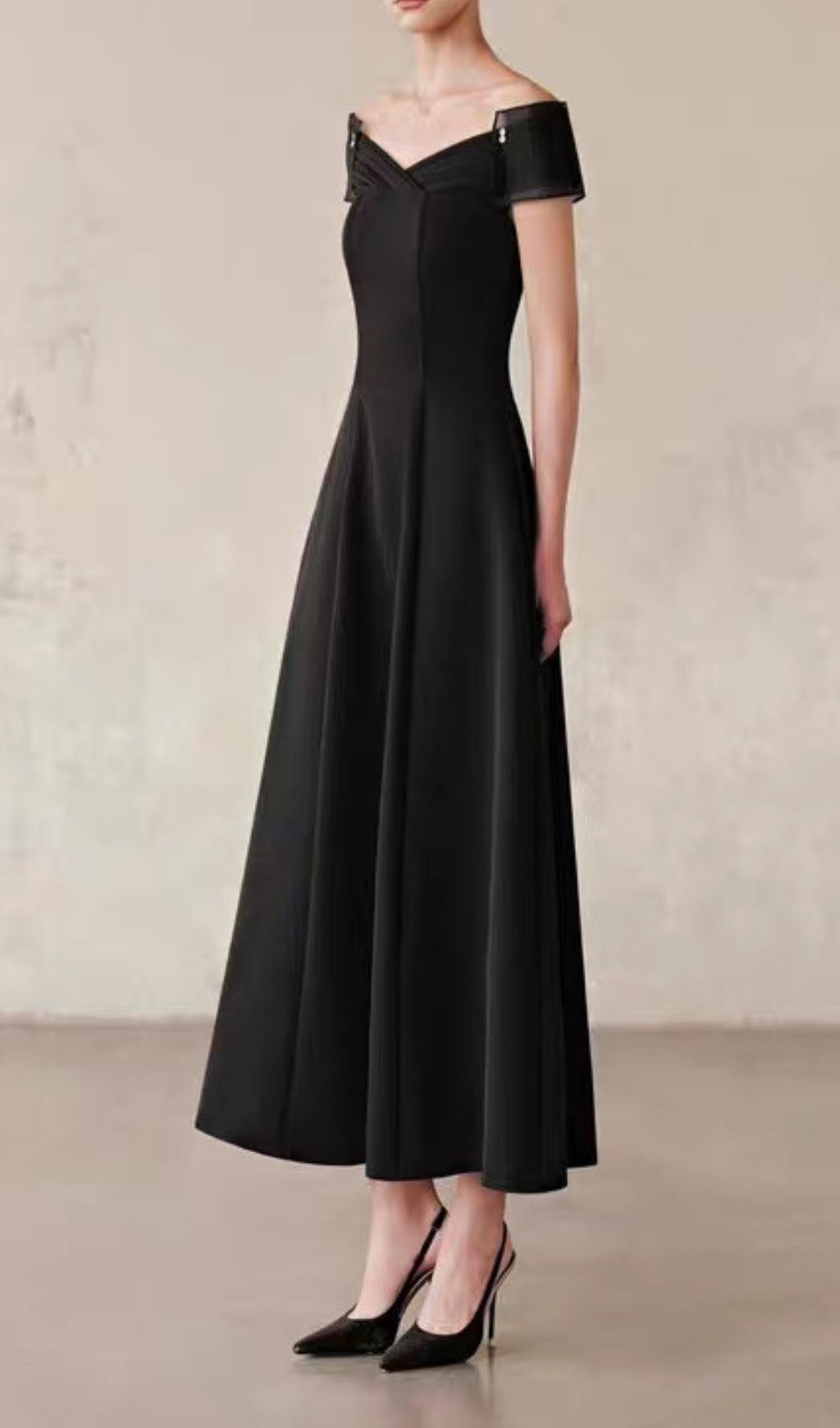 f637f7f0b189de702fe6fb24c75f2f07.jpg Fashionslee Women Kinu Black Off-Shoulder Maxi Dress