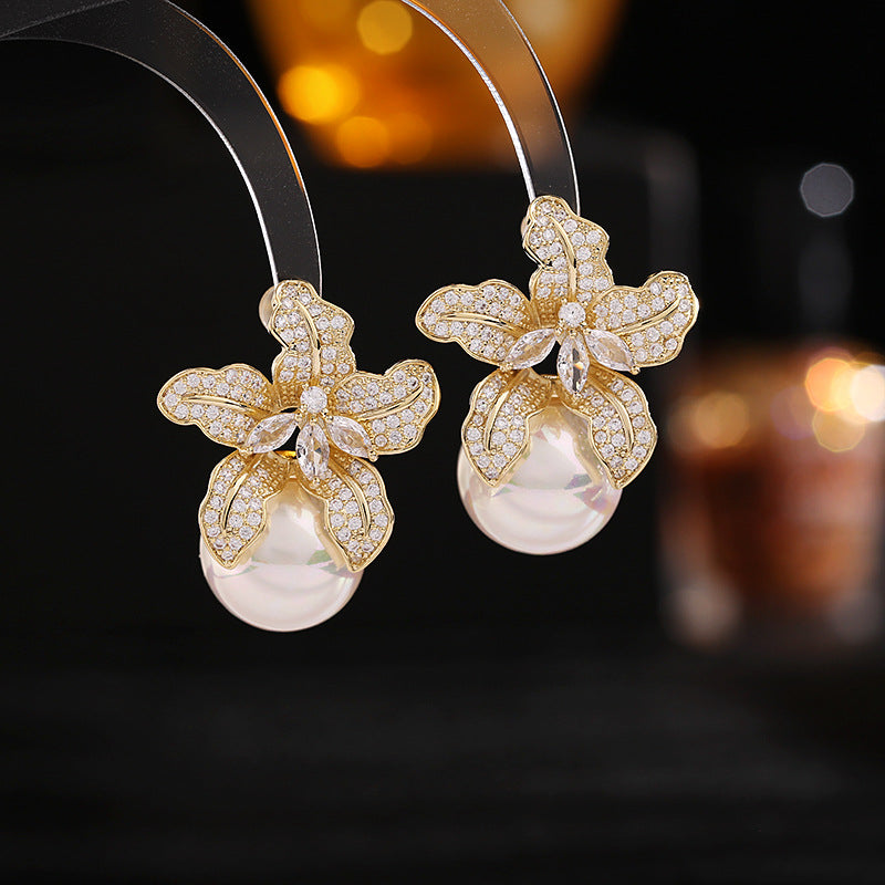 f82d5fd919e751691037489a3871e754.jpeg Fashionslee Women Lily Gold Pearl Earrings