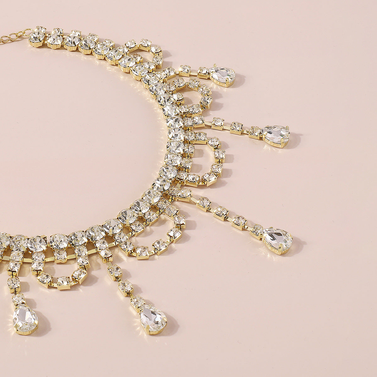 f8cbe6c23c9be43fcdbd7f757f0b8d93.jpeg Fashionslee Women Gold Rhinestone Tassel Claw Chain