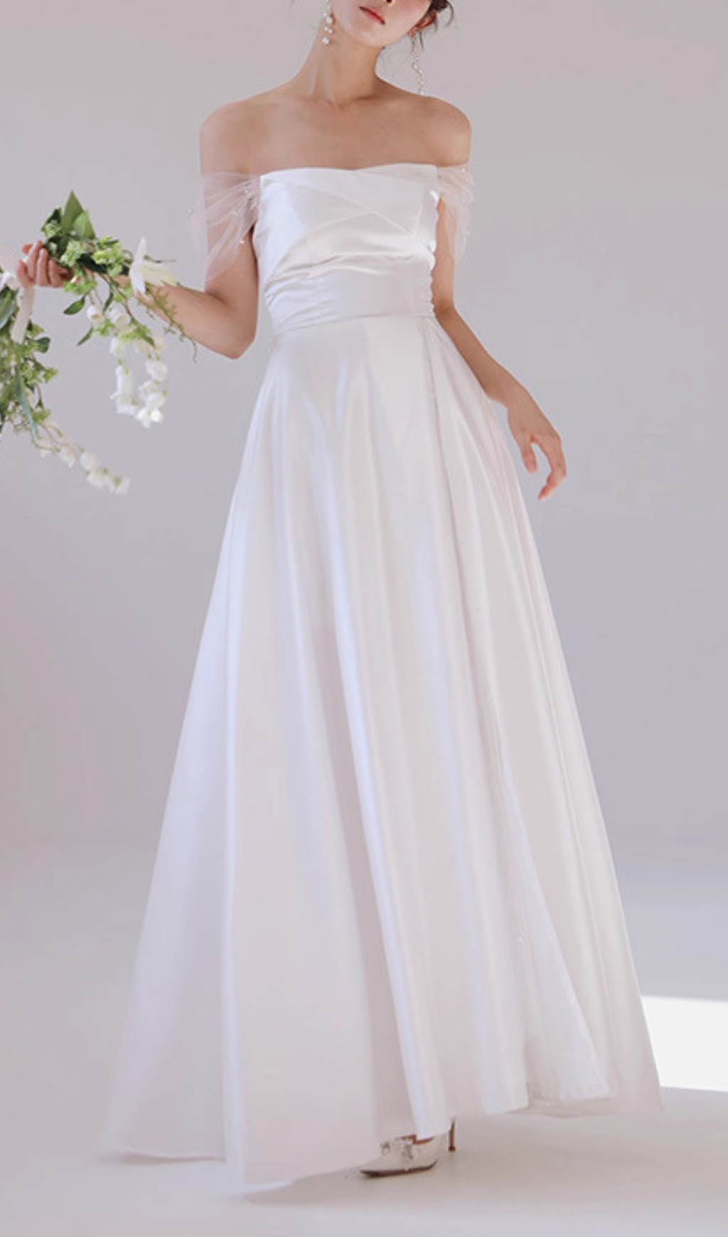 f8e73ab3775cbeacb4f5083b3e48d2e9.jpg Fashionslee Women Columnia White Satin Mesh Wedding Dress