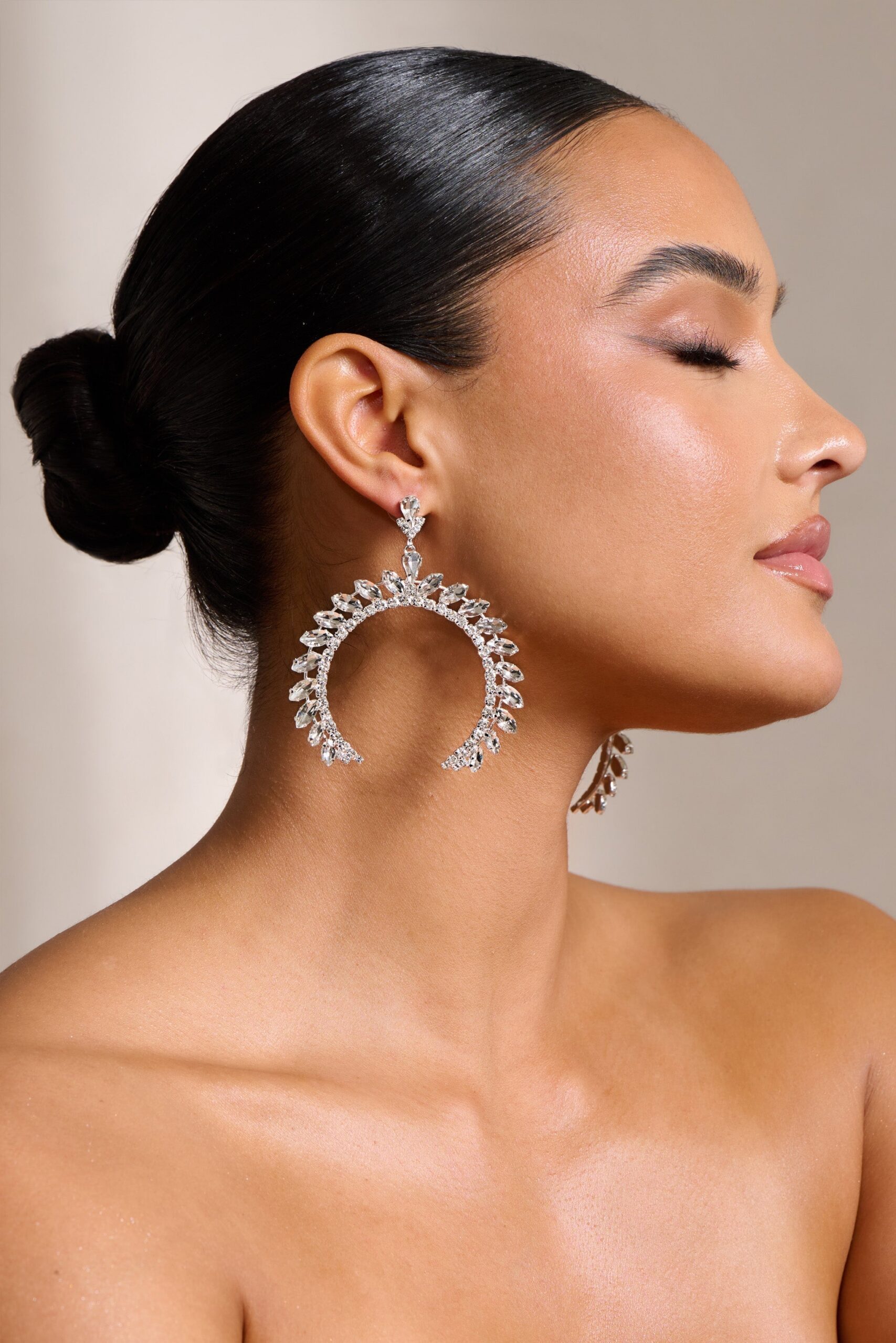 f9e36dba1d7e41bef12bf6cf651f2605.jpeg Fashionslee Women Silver Crystal Arched Shape Drop Earrings