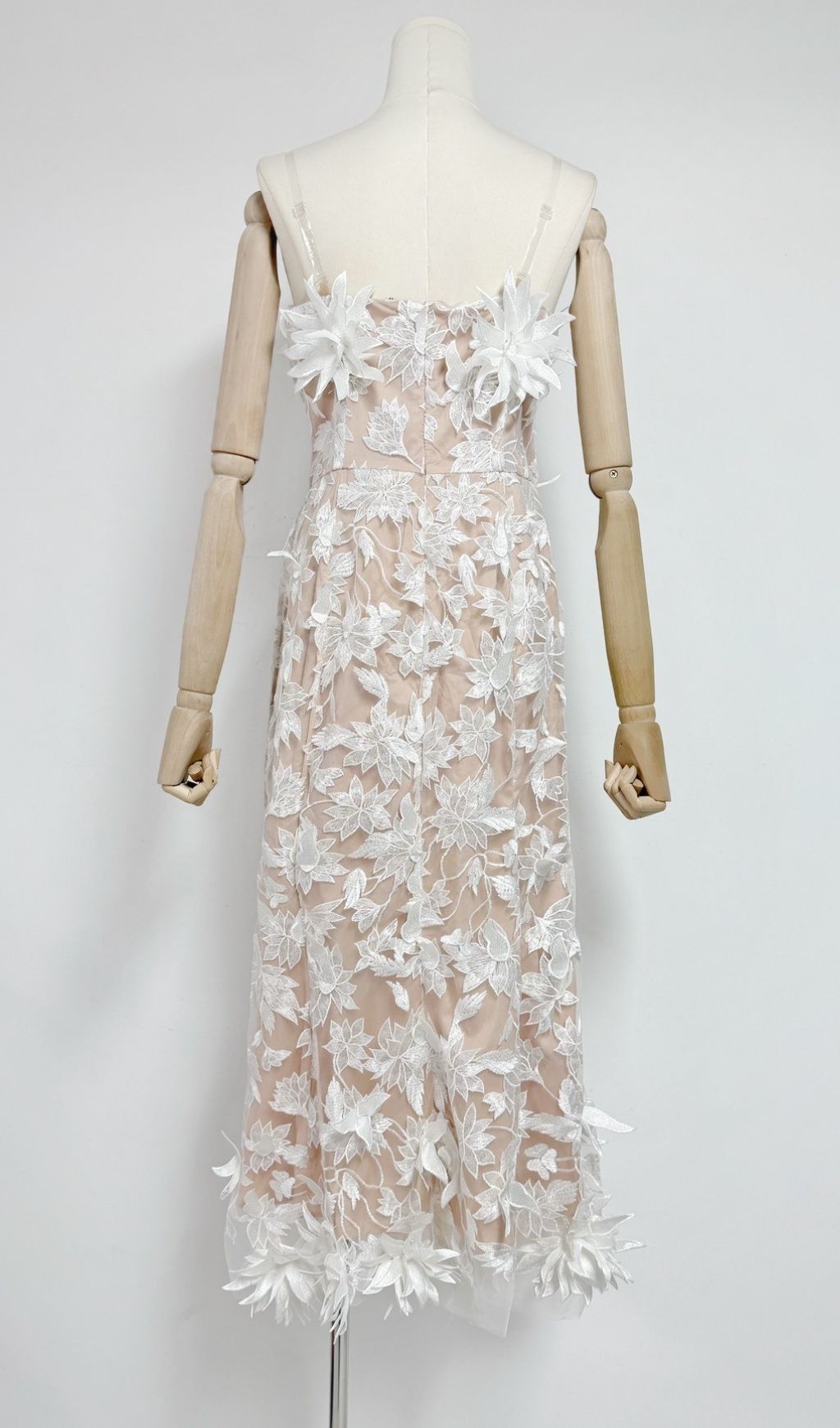 fa3fad0410a27c7a605d1c464affbaed.jpg Fashionslee Women Derya White Strapless Flower Midi Dress