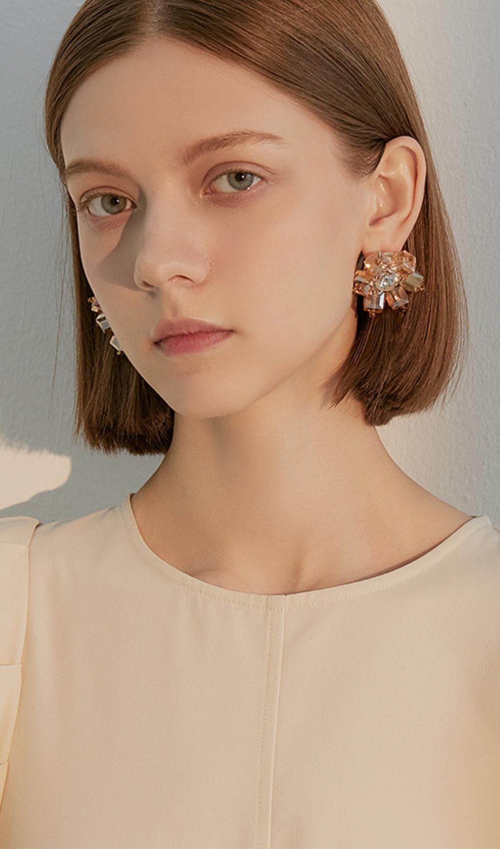 fd0be2a86106c8c31cc854c9c942f67e.jpeg Fashionslee Women Audrina Gold Crystal 3D Flower Earrings