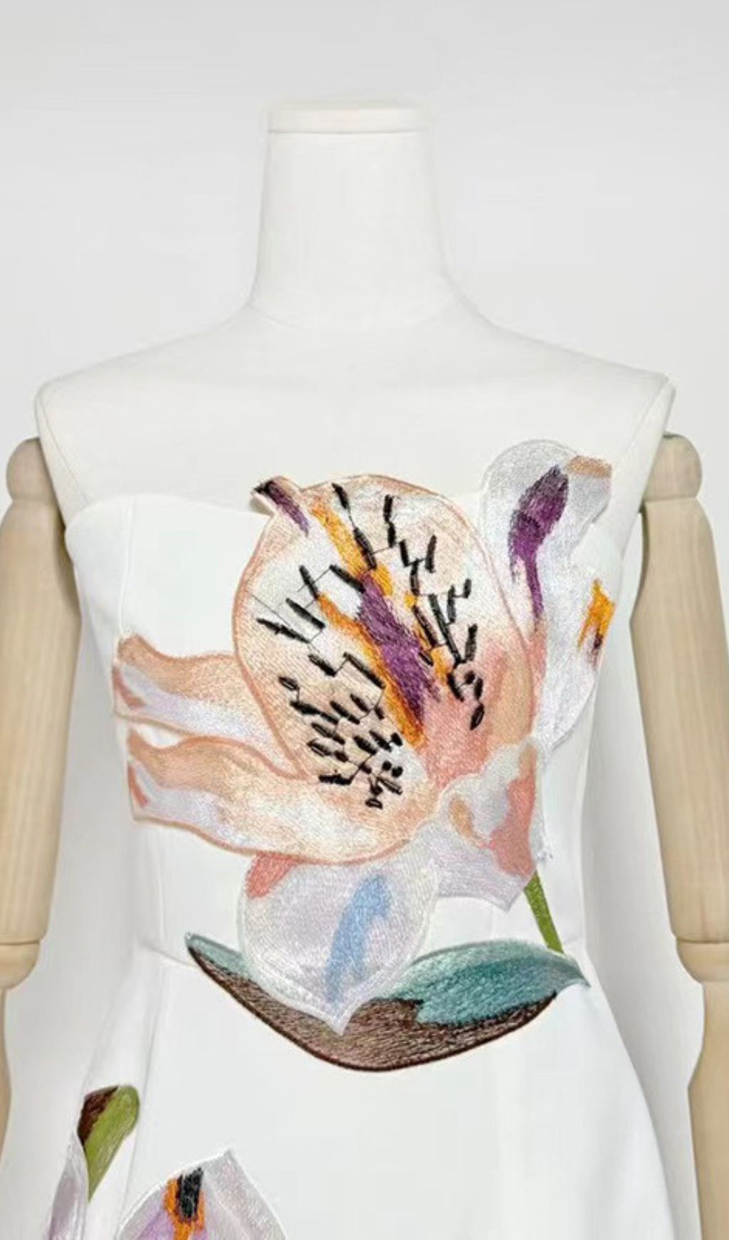 fd5b826997f5b2031e259a7bff5e1a53.jpg Fashionslee Women Huy White Strapless Flower Mini Dress