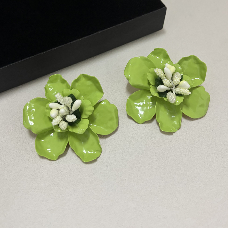 TRENDING DAISY DROP EARRINGS – VIRAL AESTHETIC - OWNCI TRENDING DAISY DROP EARRINGS – VIRAL AESTHETIC - OWNCI