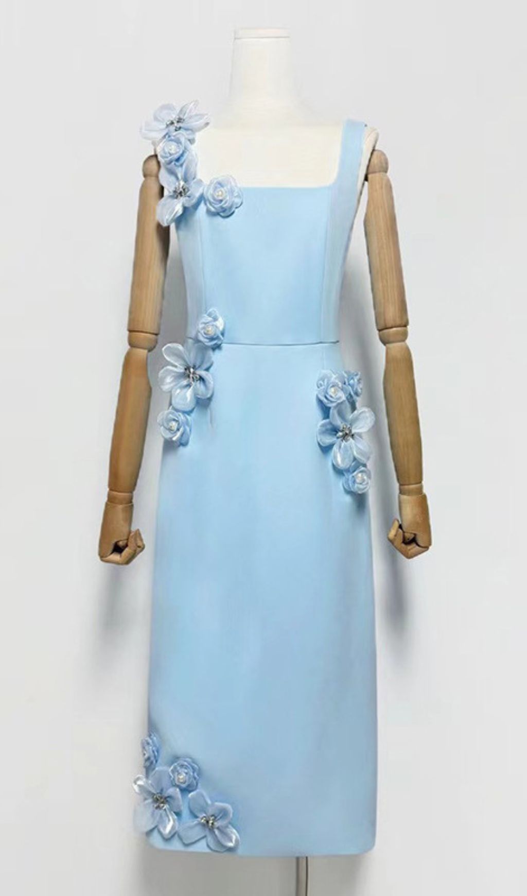 fdaf756b296565dc463ae78fd8578ee8.jpg Fashionslee Women Harper Blue Flower Embellished Midi Dress