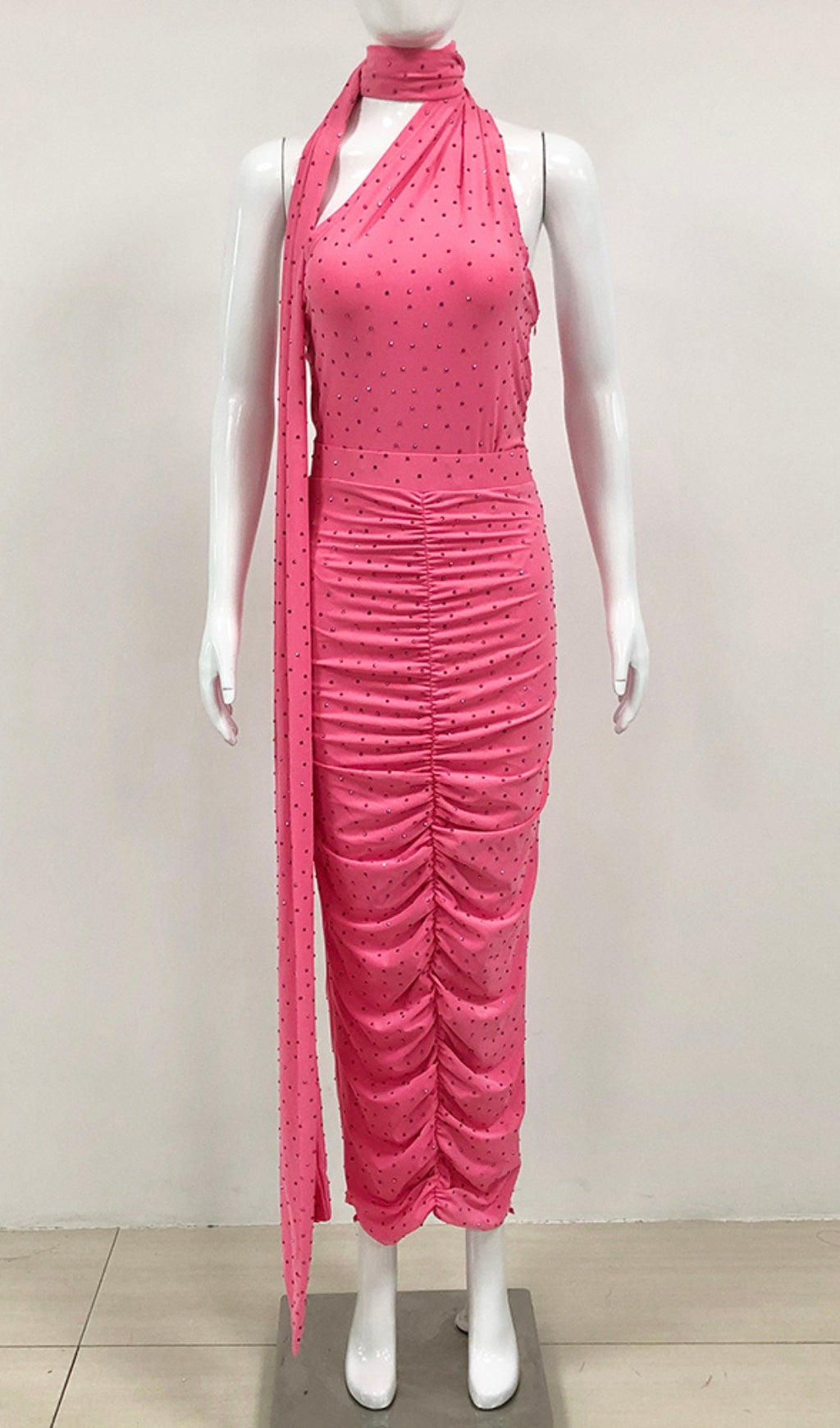 030f893e9ea5b7d8add9d41792299cfe.jpeg Fashionslee Women Berit Pink Halter Diamond Skirt Set