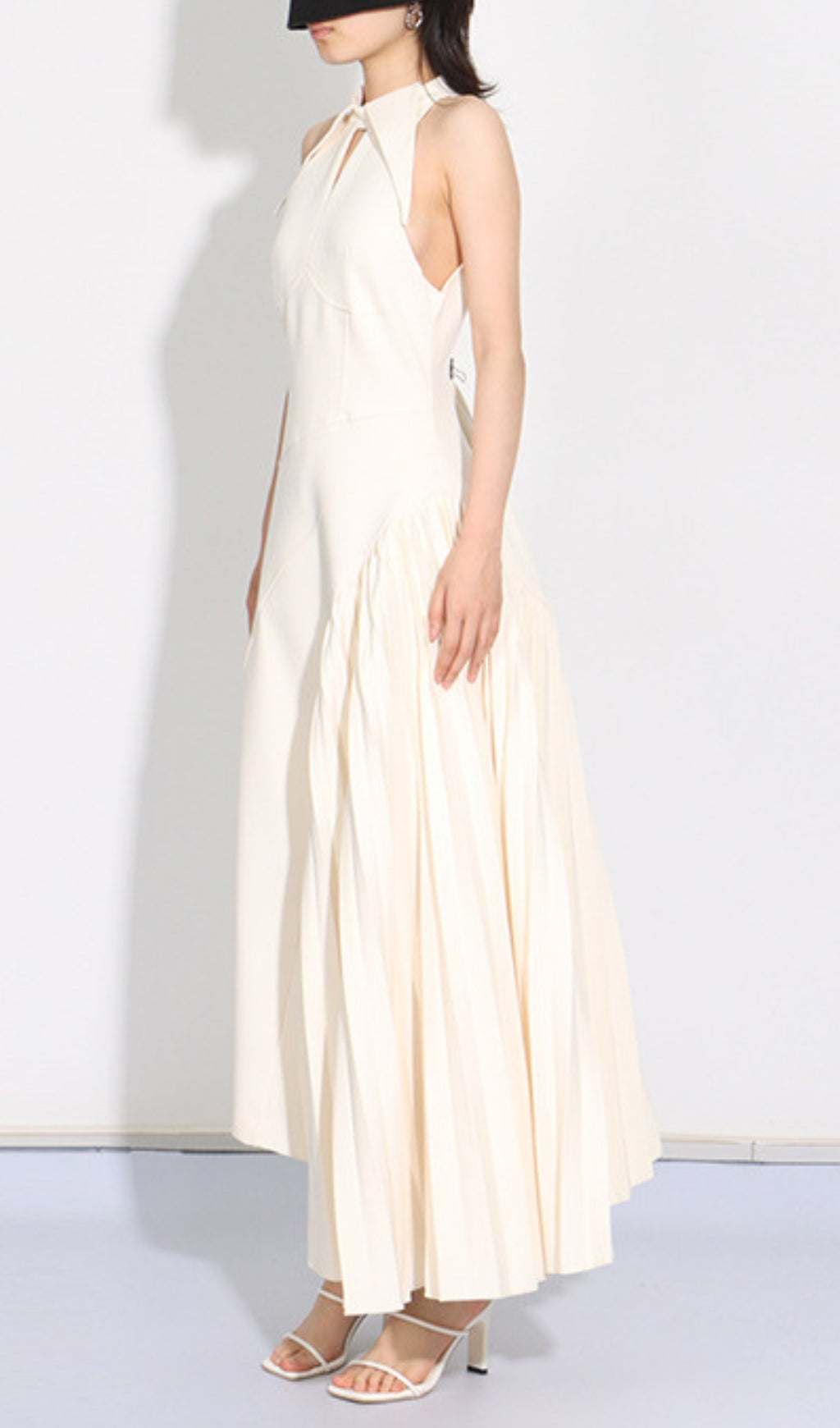 063dbba17db88b7b3fccf98fd38550d6.jpeg Fashionslee Women Arazoa Halter Ruched Maxi Dress