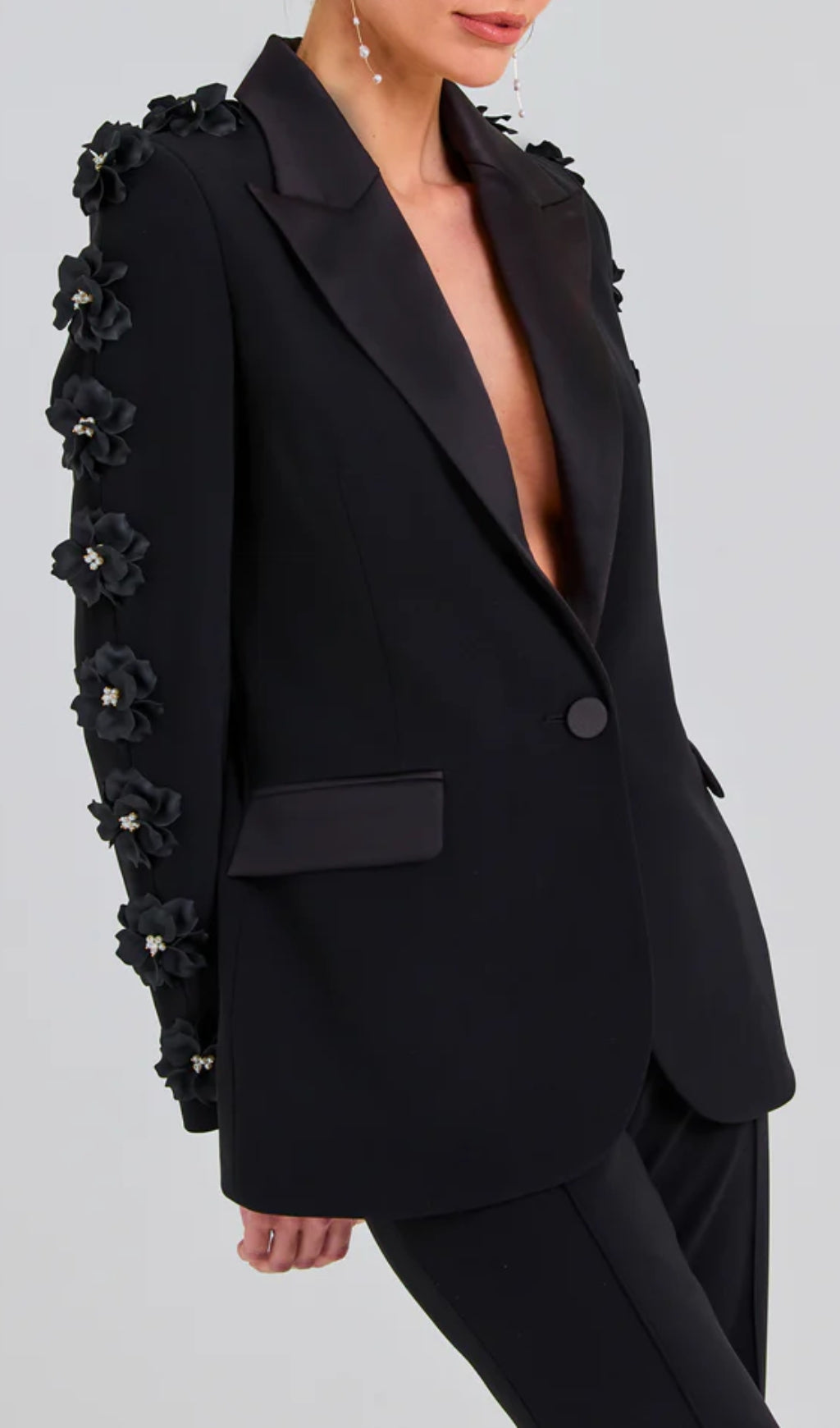 2fa7d607d39dc3b9d460986b2a2baa4a.jpeg Fashionslee Women Arleta Flower Embellished Blazer Set
