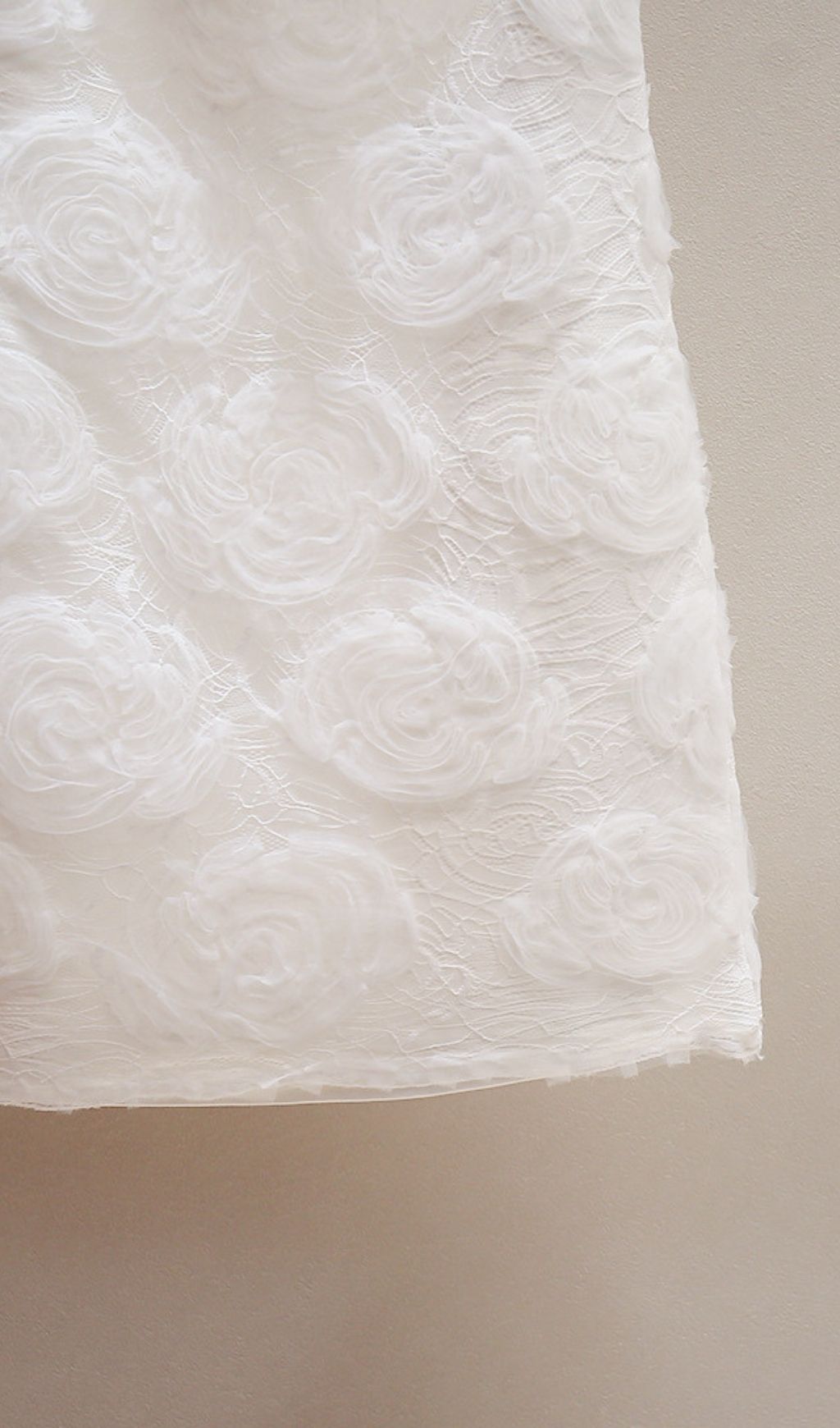 41e3b9504a499b91a2a4e576f0d15193.jpg Fashionslee Women Leanna White Flower Mini Dress