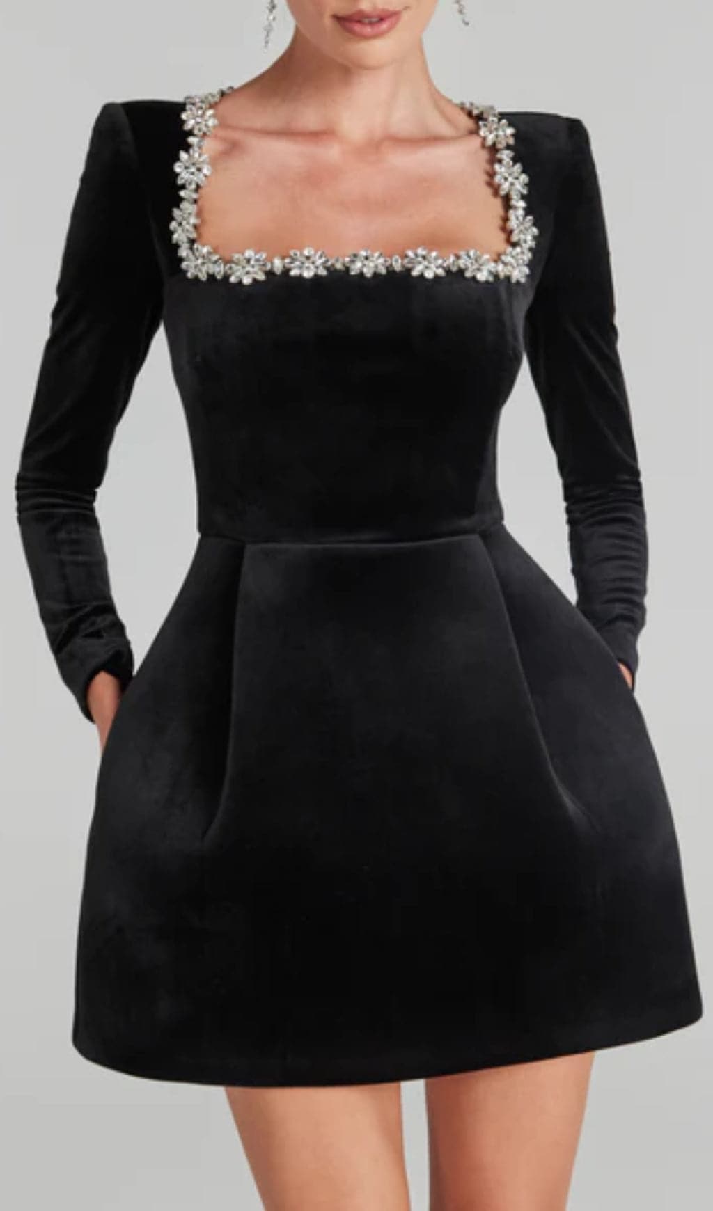 BLACK CRYSTAL MINI DRESS – VIRAL AESTHETIC - OWNCI BLACK CRYSTAL MINI DRESS – VIRAL AESTHETIC - OWNCI